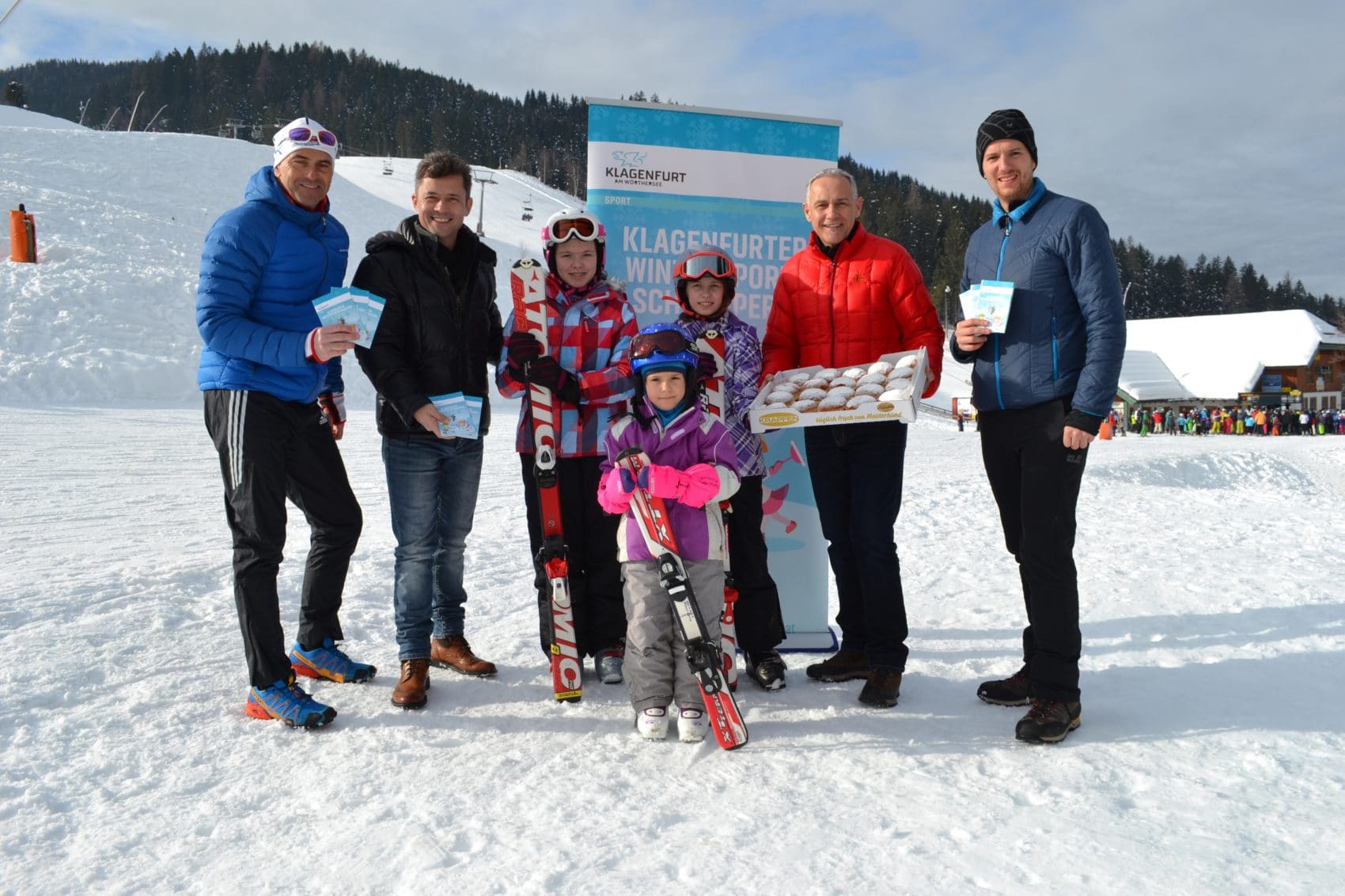 Sportreferent Vizebürgermeister Jürgen Pfeiler und das Team vom Sportamt laden am 16. Februar wieder zum Gratis-Skitag auf der Gerlitzen ein.