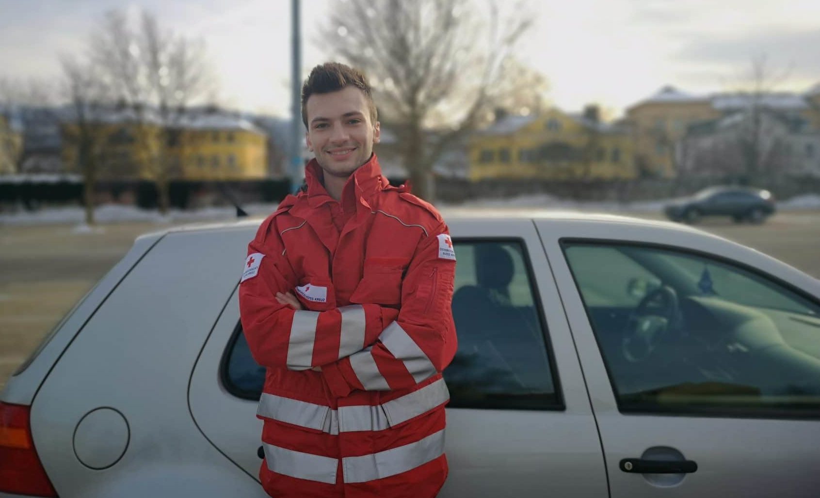 Mo lebt derzeit in Villach und hilft beinahe tagtäglich beim Roten Kreuz.