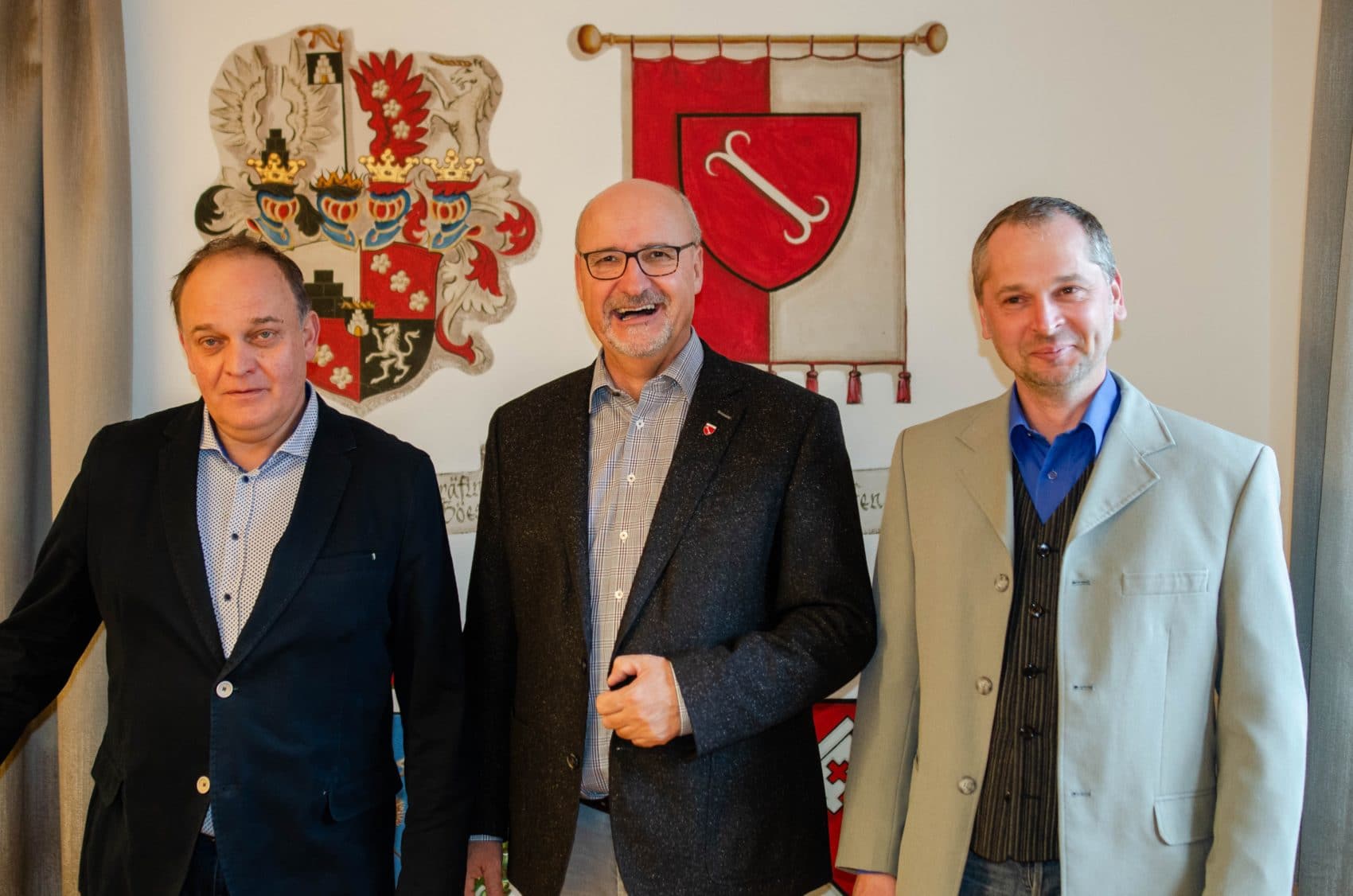 v.l.: Vizebürgermeister Bernhard Gassler, Bürgermeister Klaus Glanznig und Gemeinderat Georg Kleindienst laden zu den Treffner Gesundheitstagen im April.