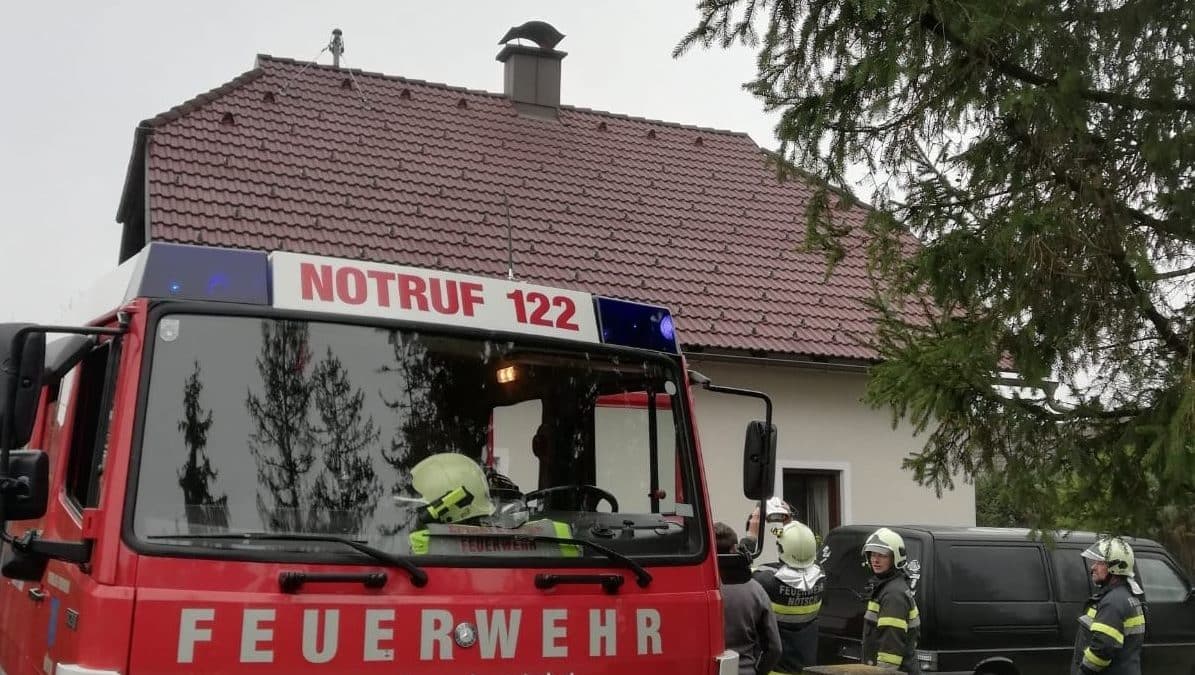 Der Kaminbrand war im Nachbarshaus der Freiwilligen Feuerwehr Nötsch ausgebrochen.