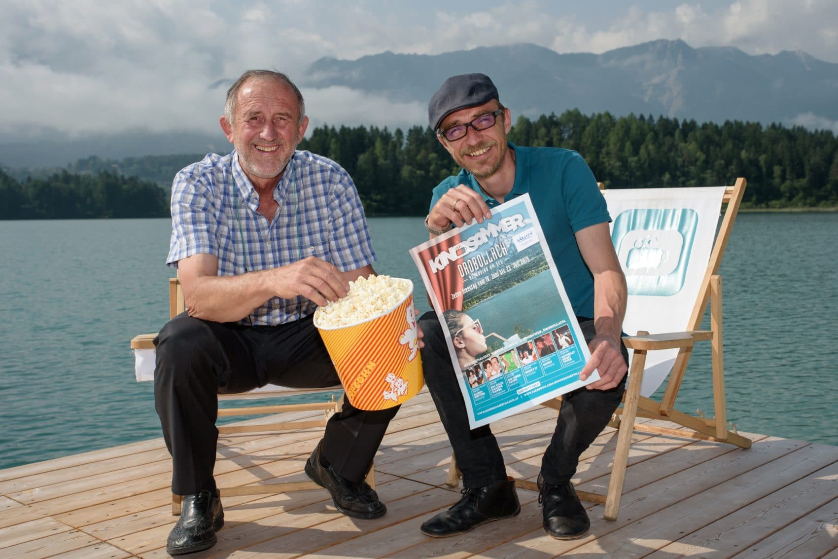 Gerhard Stroitz (Vorsitzender Tourismusverband) und Mag. Fritz Hock (Filmstudio und K3-Fimfestival) präsentieren das Programm des Kinosommers Drobollach (v.l.).