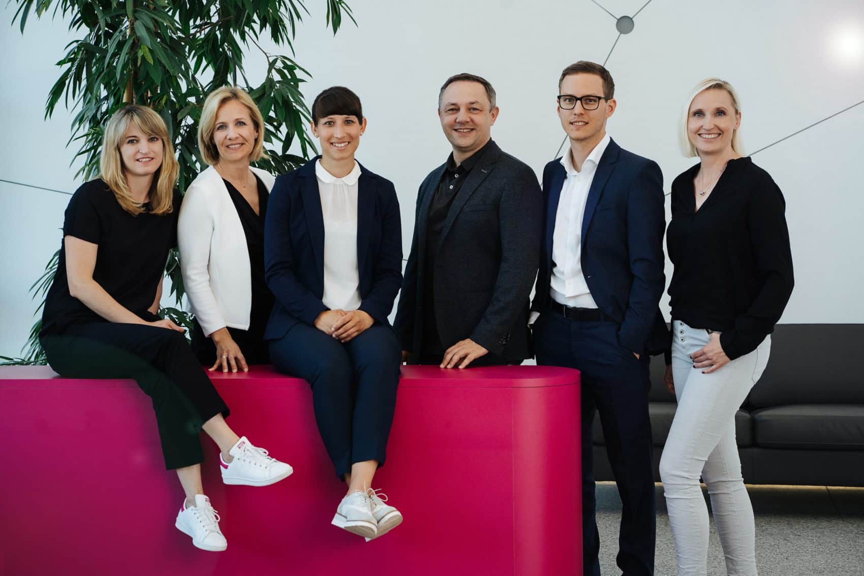 Kommunikationsteam Infineon Austria (vl.n.r.): Theresa Waniek, Birgit Rader-Brunner, Valerie Woop, Alexander Tarzi, Johannes Holzleitner und Alexandra Wachschütz
