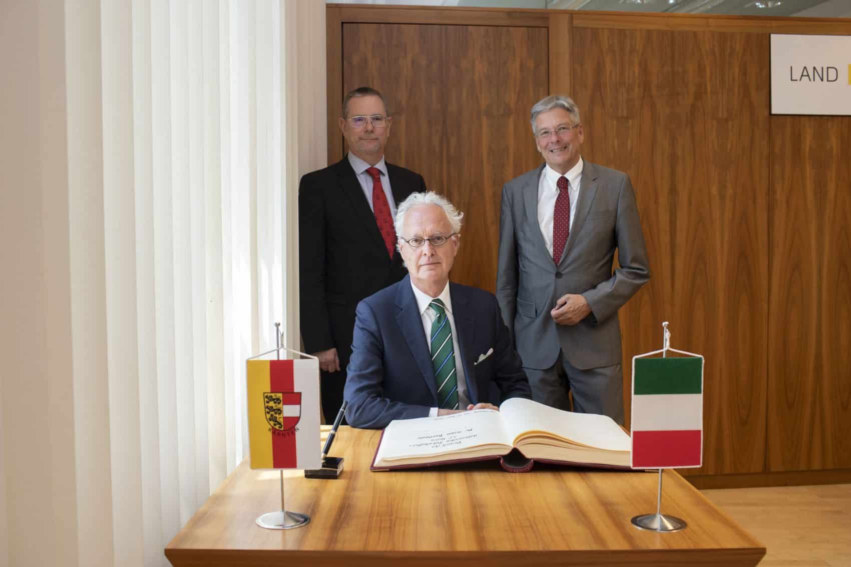 Botschafter Sergio Barbanti, Landesamtsdir. Dieter Platzer, und LH Peter Kaiser.