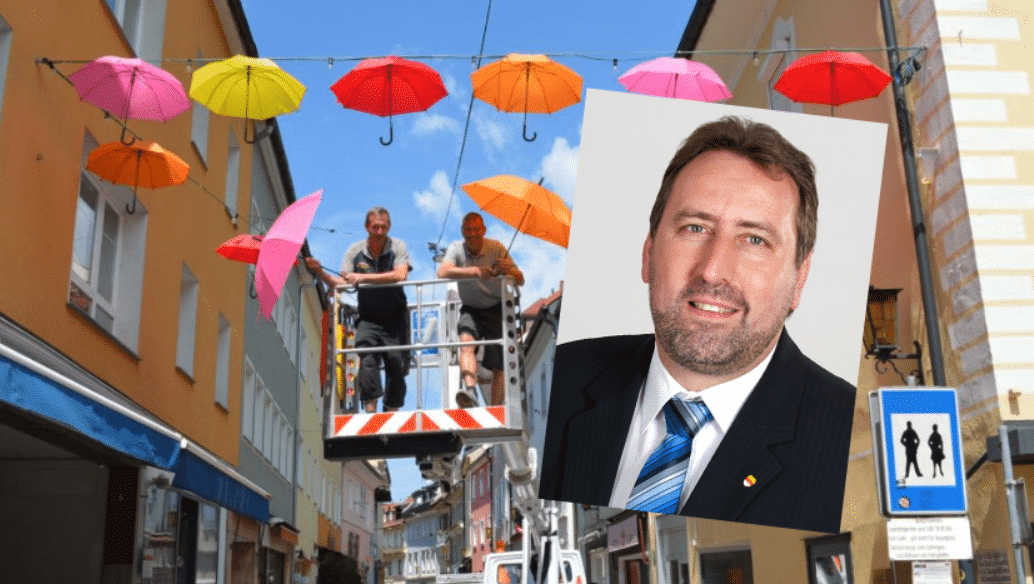 Laut FPÖ Baumann werden heimische Unternehmen bei Aufträgen viel zu wenig berücksichtigt. Aktuelles Beispiel für den Stadtrat: Die Aktion mit den Regenschirmen. 