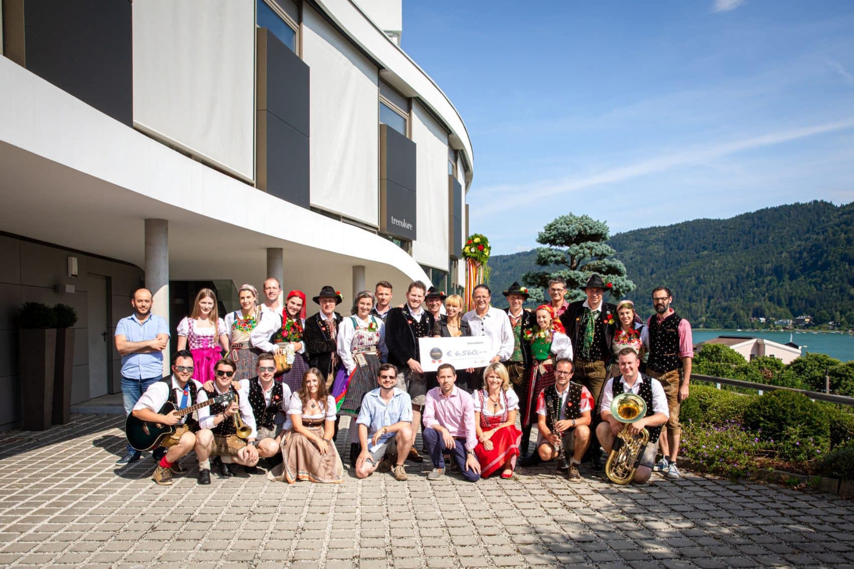 Eine Ladergruppe der Bauergnman Villach hat das Team von Trecolore Architects zum Villacher Kirchtag eingeladen.