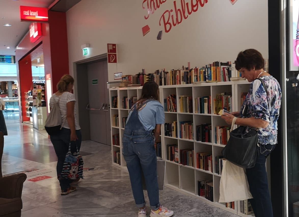 Bei der Tauschbibliothek im Atrio finden ausgelesene Bücher neue Besitzer.