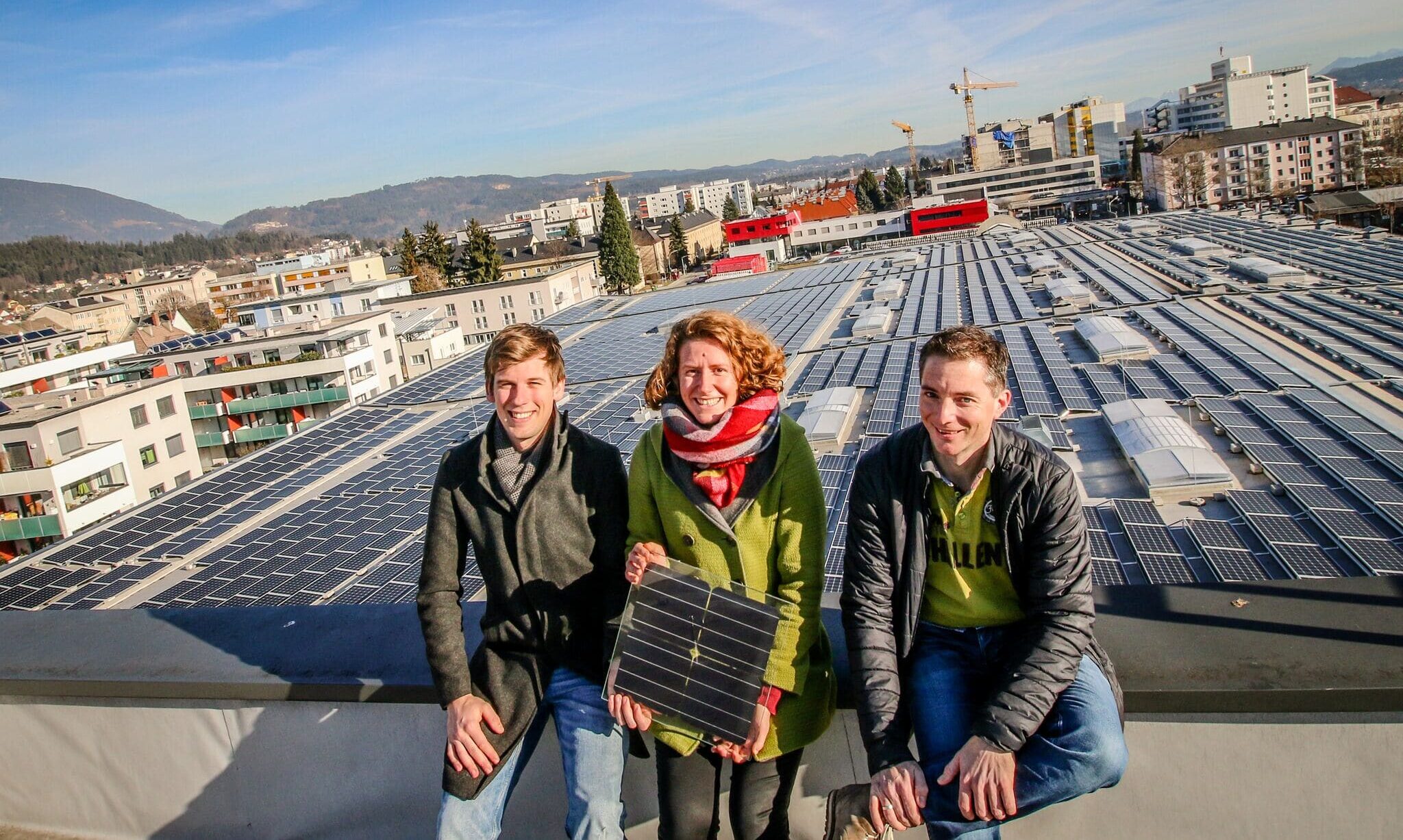 Sprecherin des Klimavolksbegehrens, Katharina Rogenhofer, und die Geschäftsführung von WIR Energie, Matthias Nadrag und Michael Jaindl.