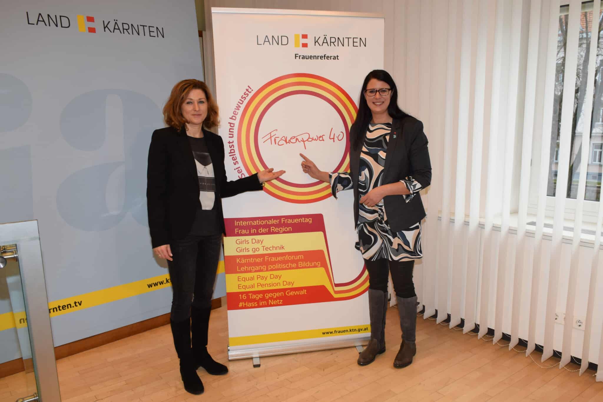 Am Bild: Martina Gabriel (Frauenbeauftragte des Landes Kärnten) und LR.in Sara Schaar.