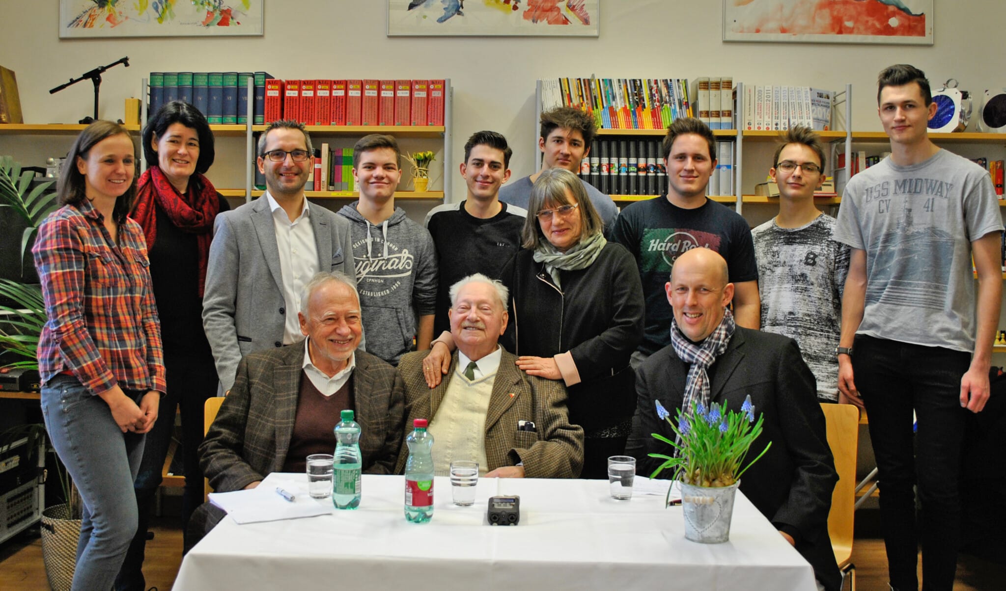 Lehrer und Schüler der HTL-Lastenstraße begrüßten gemeinsam mit Stadtrat Mag. Franz Petritz und Vertretern des Klagenfurter Erinnerungsbeirates den Wiener Erich Finsches in Klagenfurt