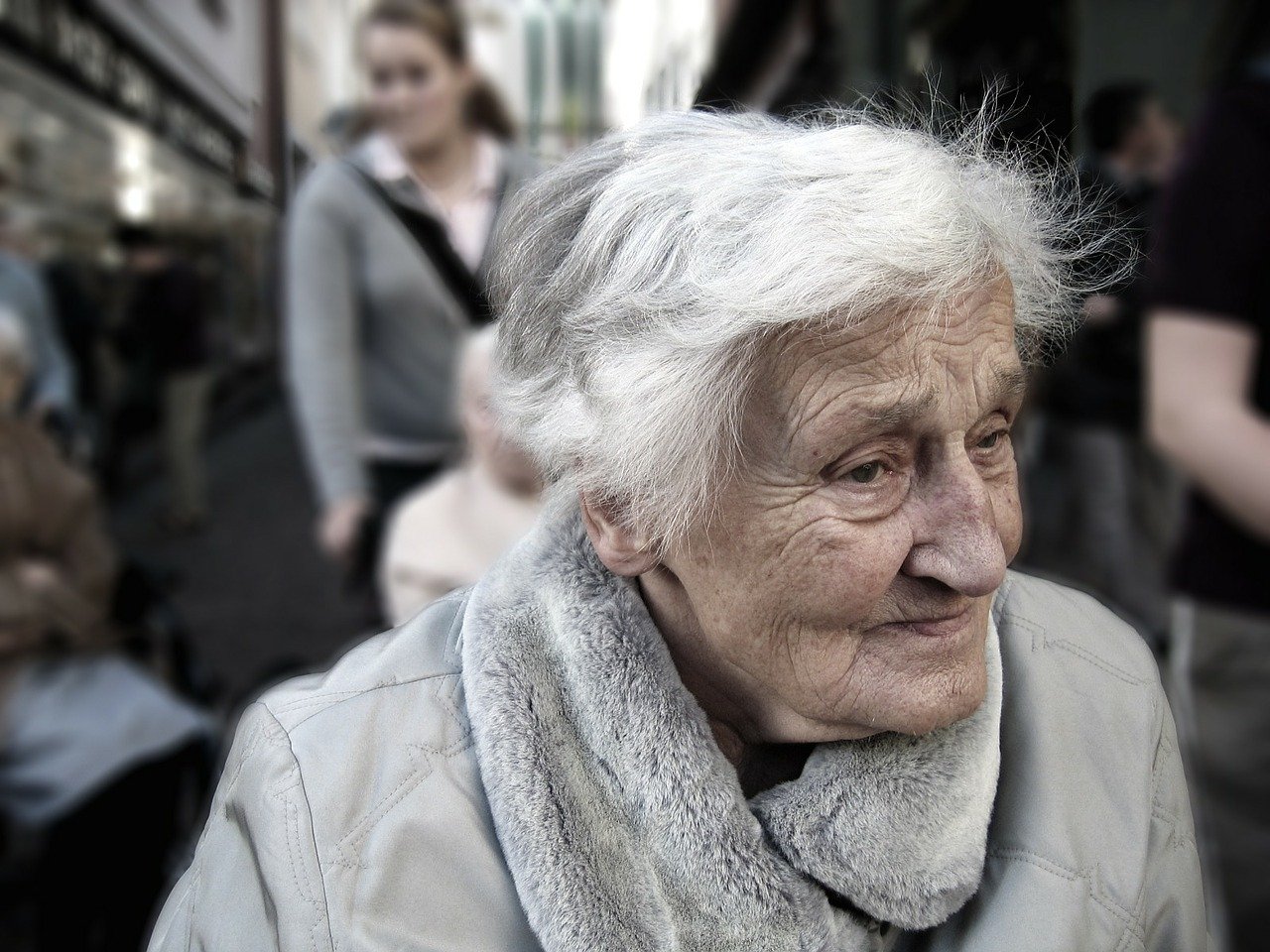 Vor allem ältere Personen sind oft auf Betreuung oder sogar 24-Stunden-Pflege angewiesen. Das Land Kärnten versucht nun alles, um die Pflegeversorgung in der aktuellen Lage zu sichern.