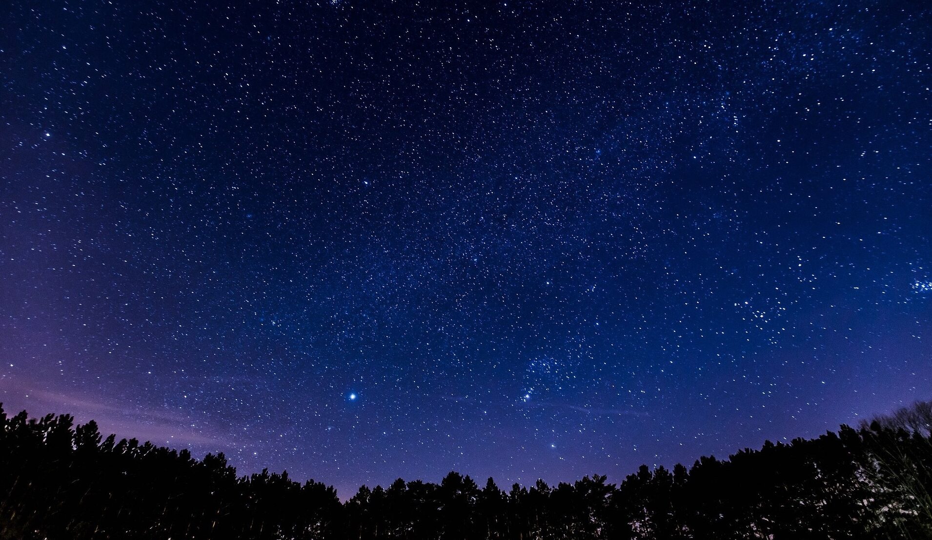 Heute wird am Kärntner Nachthimmel kurz vor 22 Uhr wieder eine Kette von Starlink-Satelliten zu sehen sein.