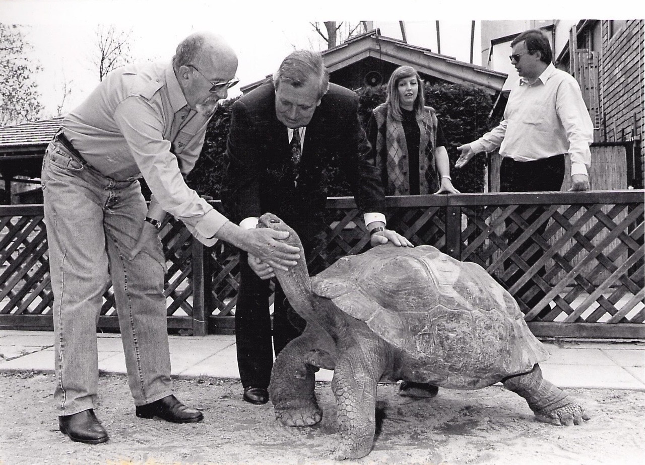 Gründungspate der Riesenschildkröte „Poldi“ war der beliebte Langzeitbürgermeister Leopold Guggenberger.