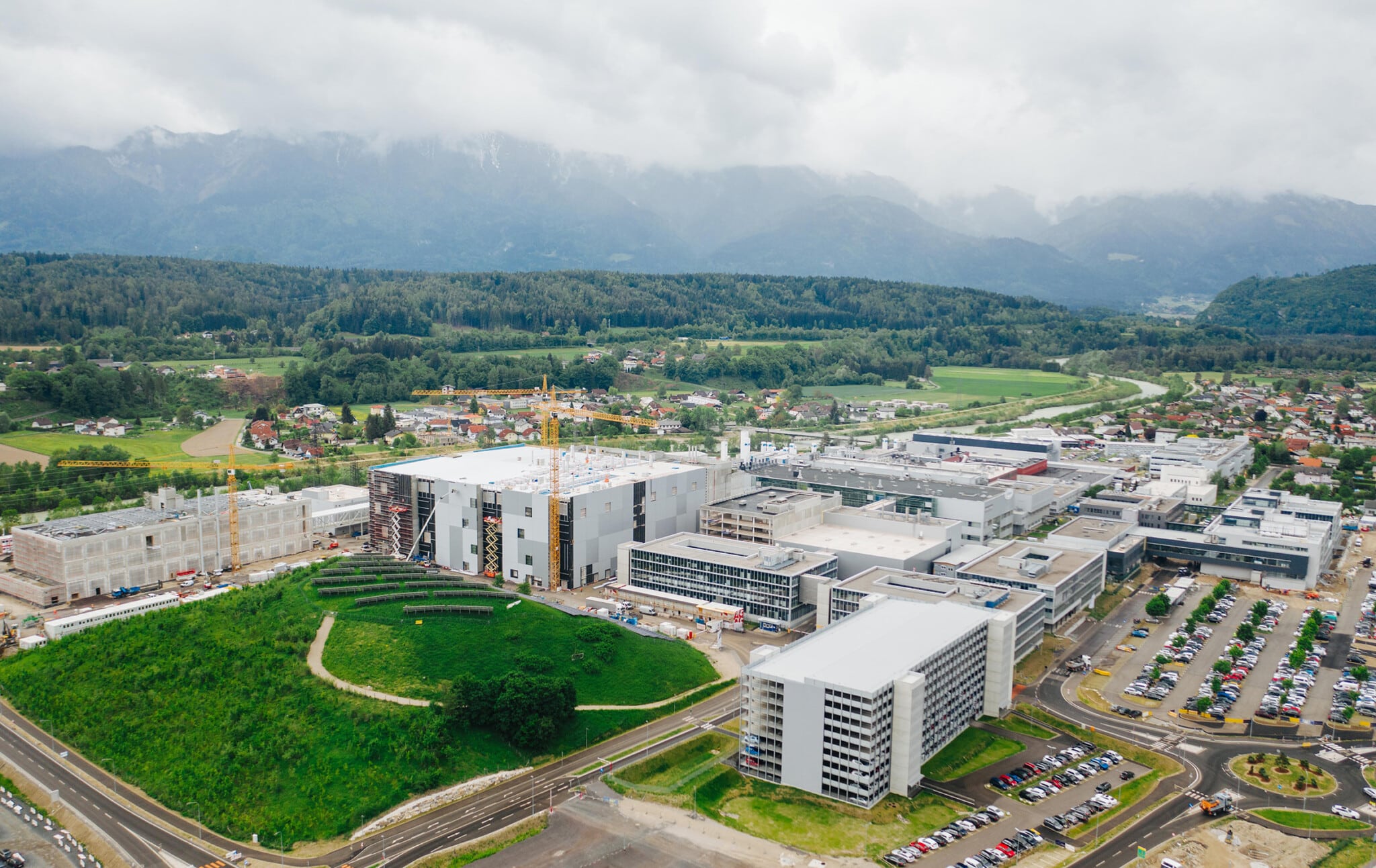 Weiterer Meilenstein: Der Rohbau der Chipfabrik am Infineon-Standort ist fertiggestellt