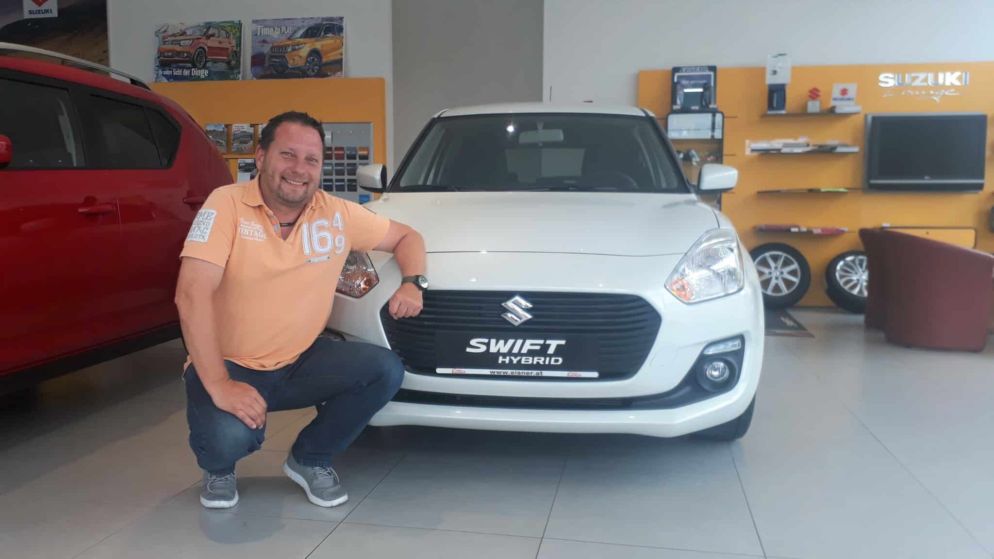 “Sichere dir bei Suzuki 1.000 Euro Wegfahrprämie”, empfiehlt Verkaufsberater Andreas Kleeberg.