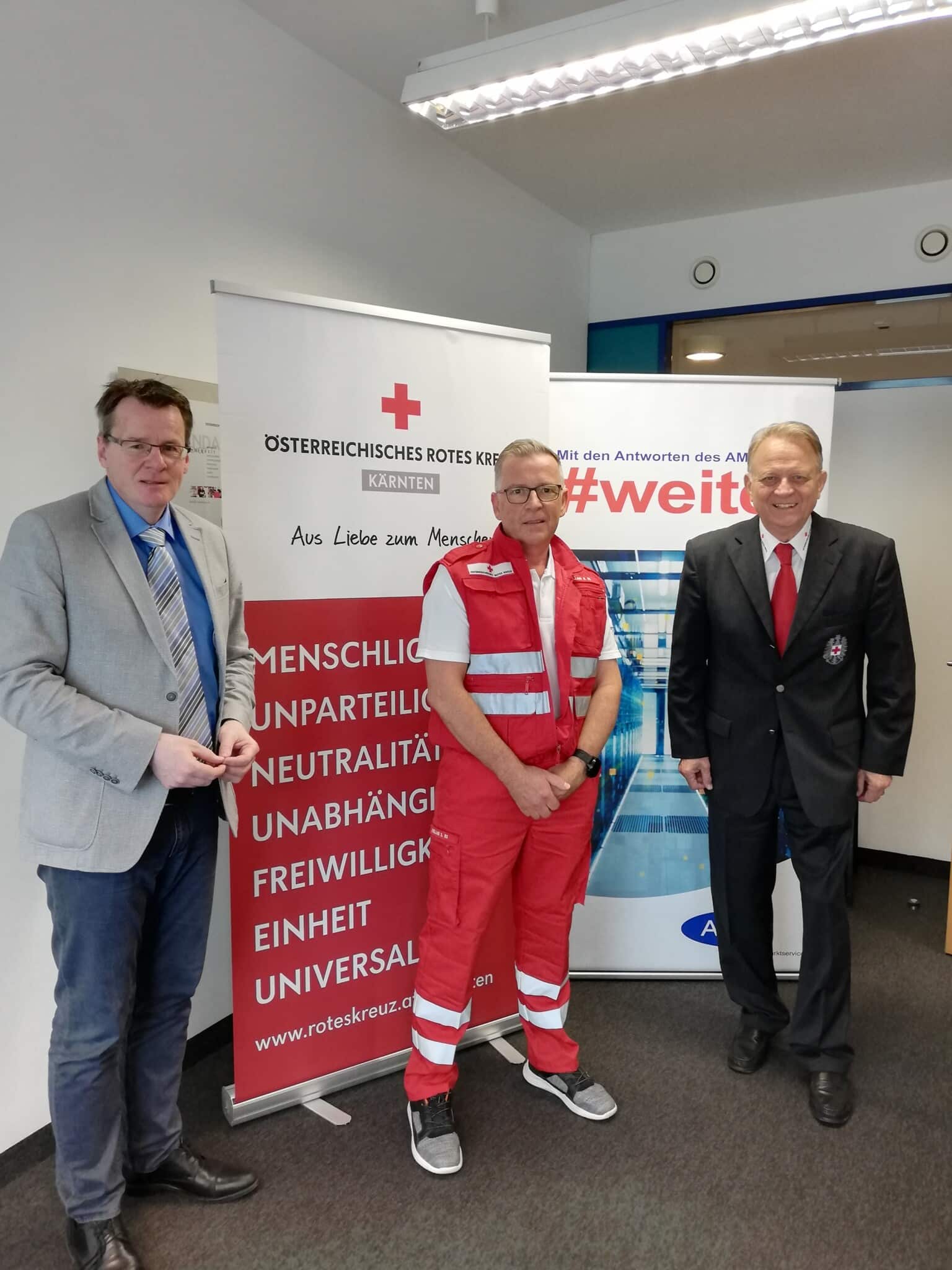 AMS-Landesgeschäftsführer Peter Wedenig, Siegfried Capellari, der 2018 über das AMS zum Roten Kreuz kam, sowie Rotkreuz-Präsident Präsident Peter Ambrozy.
