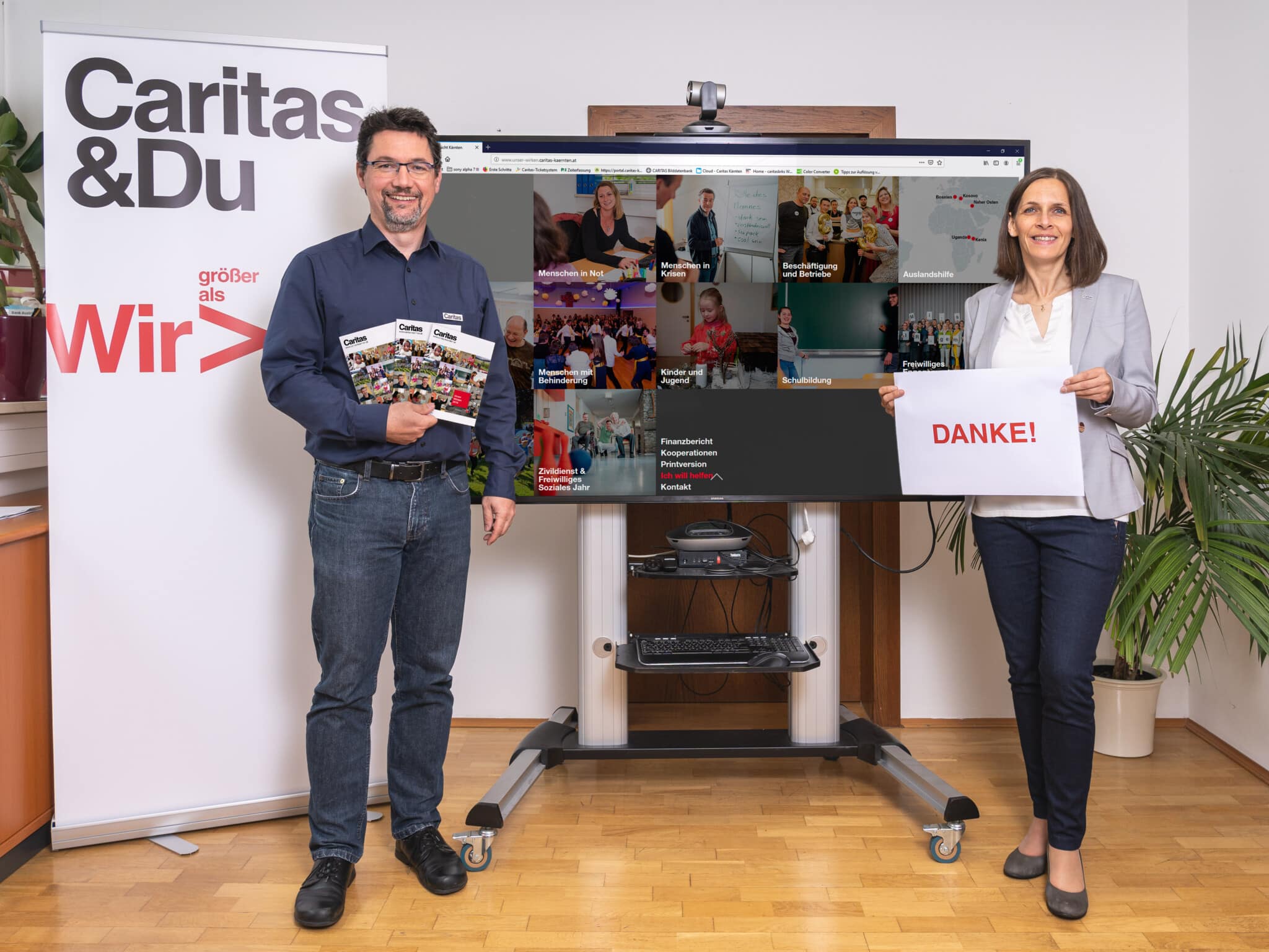 Caritasdirektor Ernst Sandriesser und die kaufmännische Geschäftsführerin Marion Fercher präsentieren den Wirkungsbericht 2019.