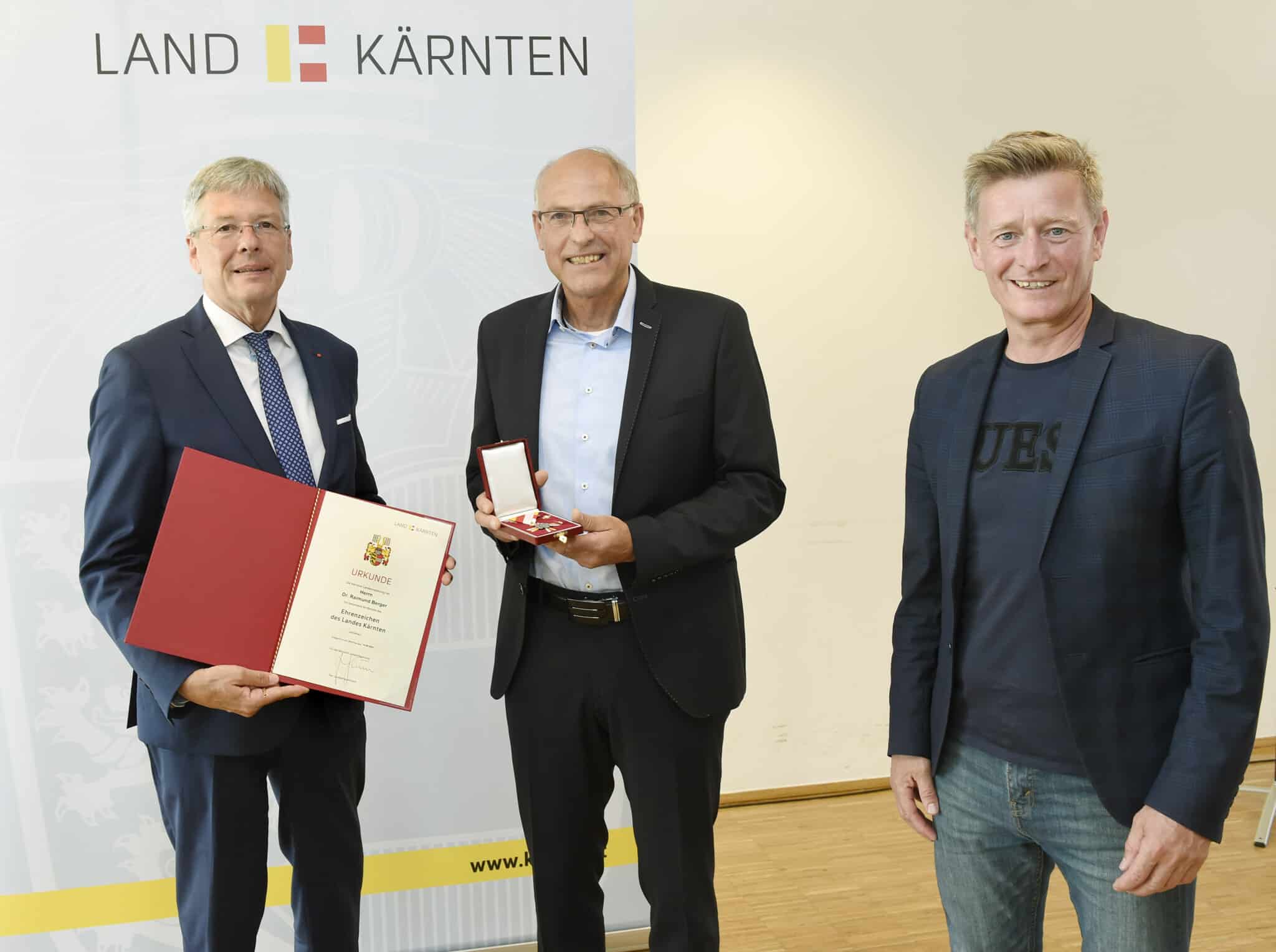 Am Bild (v.l.): LH Peter Kaiser, Raimund Berger und Landessportdirektor Arno Arthofer.
