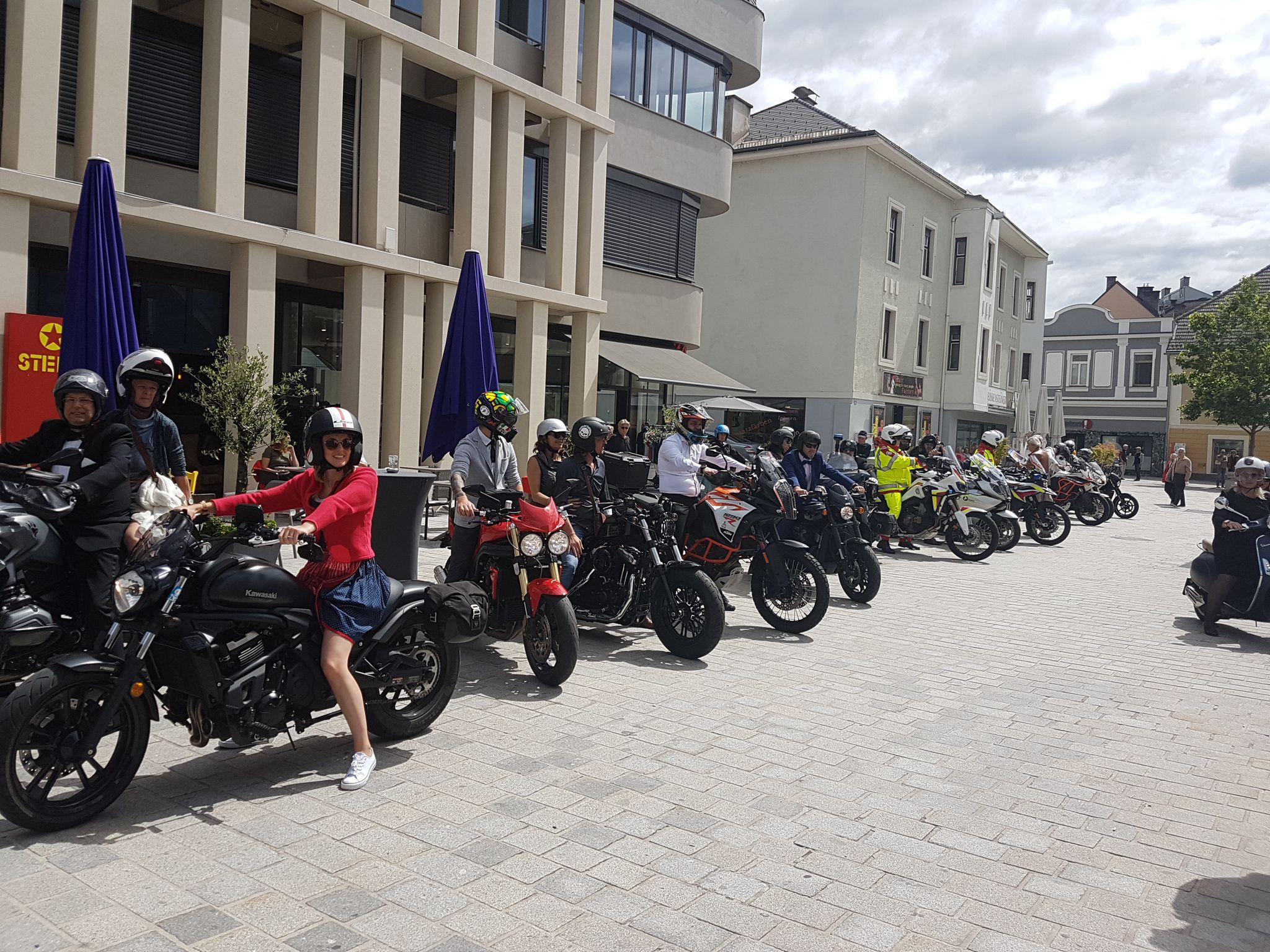 Am 20.Juni waren die Biker von den „Rollin’Toys – Biker helfen Kindern“ in der Villacher Innenstadt unterwegs.