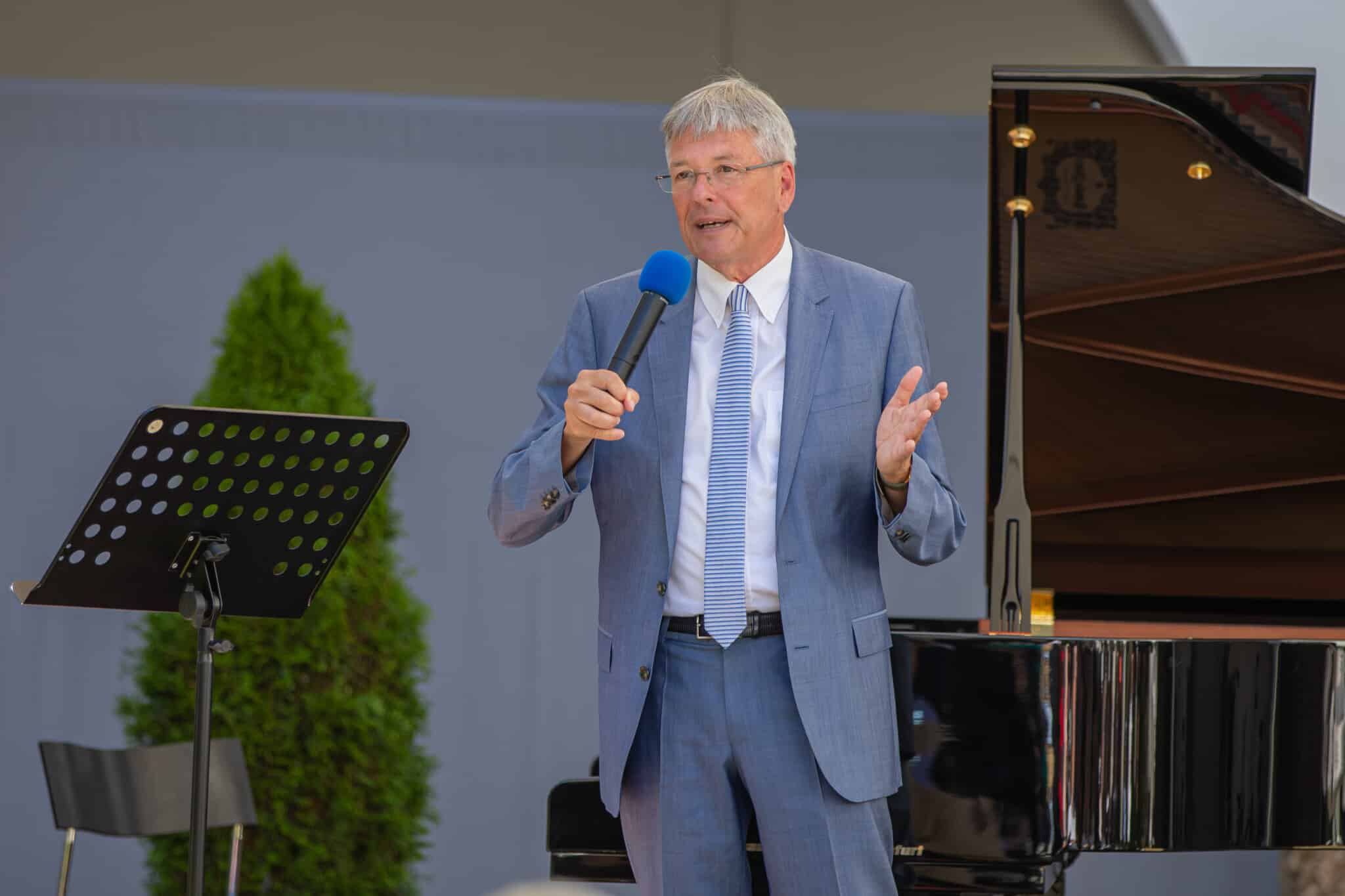 Kulturreferent Landeshauptmann Peter Kaiser vor dem Eröffnungskonzert in Klagenfurt