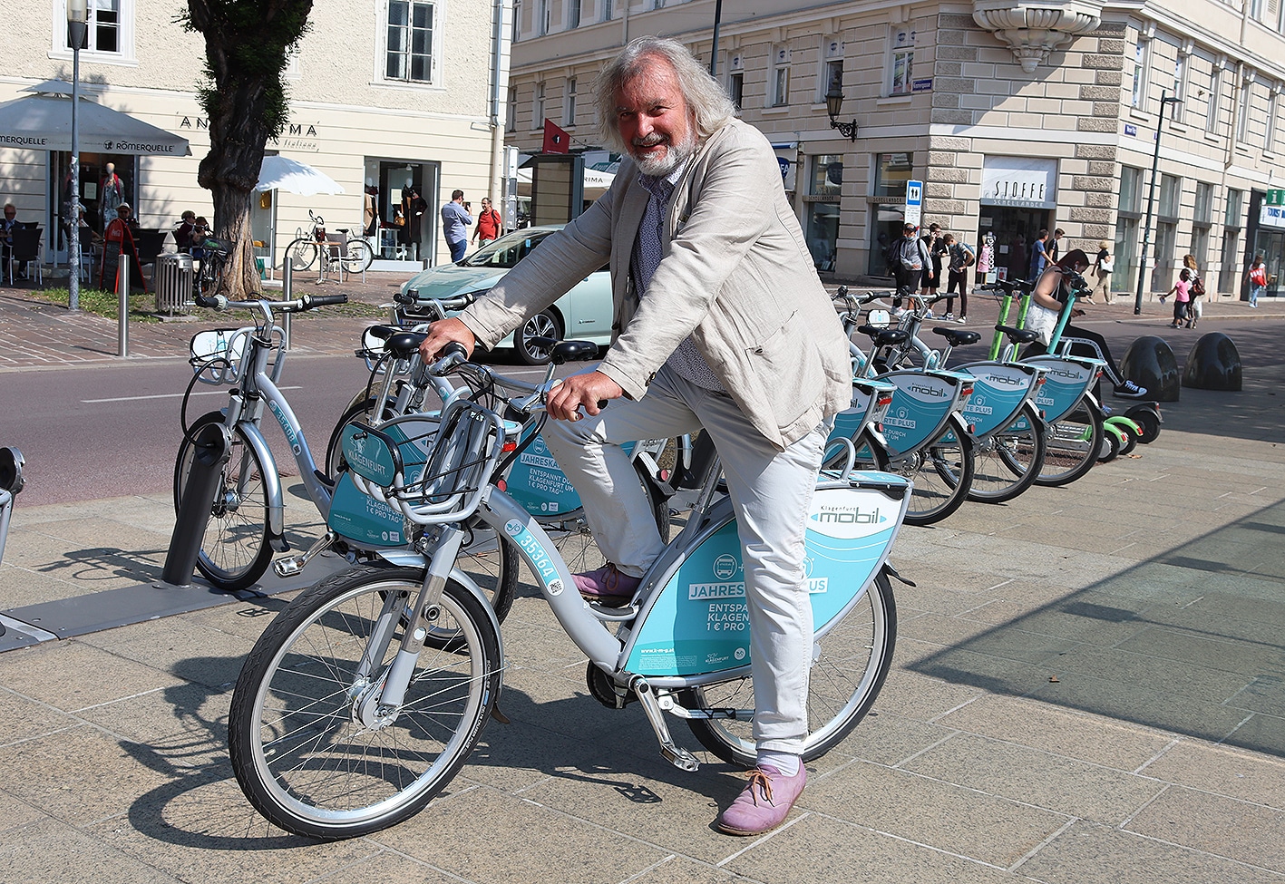 Stadtrat Frank Frey freut sich über den Zuwachs bei den nextbike‐<br />Stationen