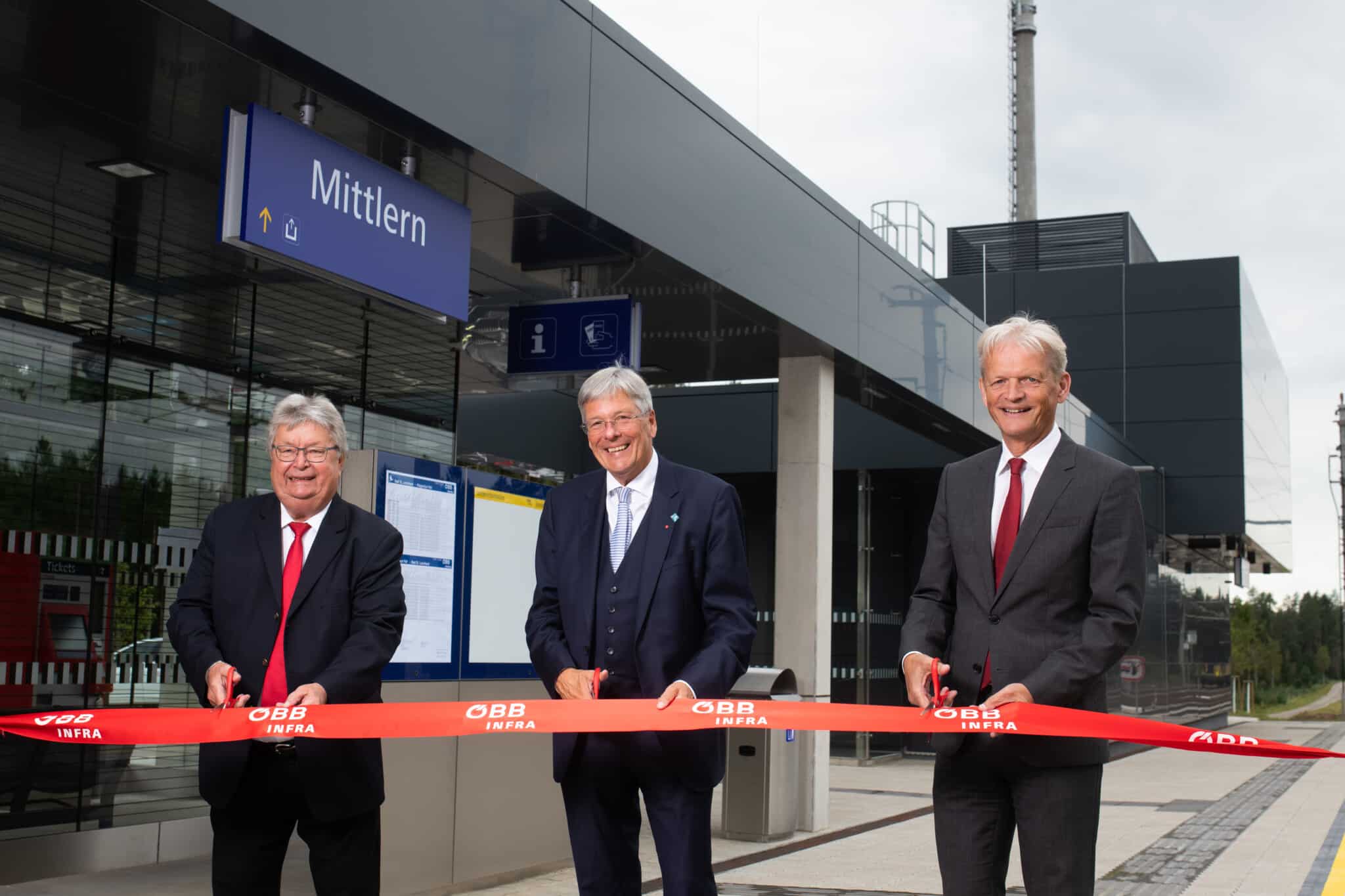 Am Bild: Bürgermeister von Eberndorf, Gottfried Wedenig, Landeshauptmann Peter Kaiser und Franz Bauer, Vorstandsdirektor der ÖBB