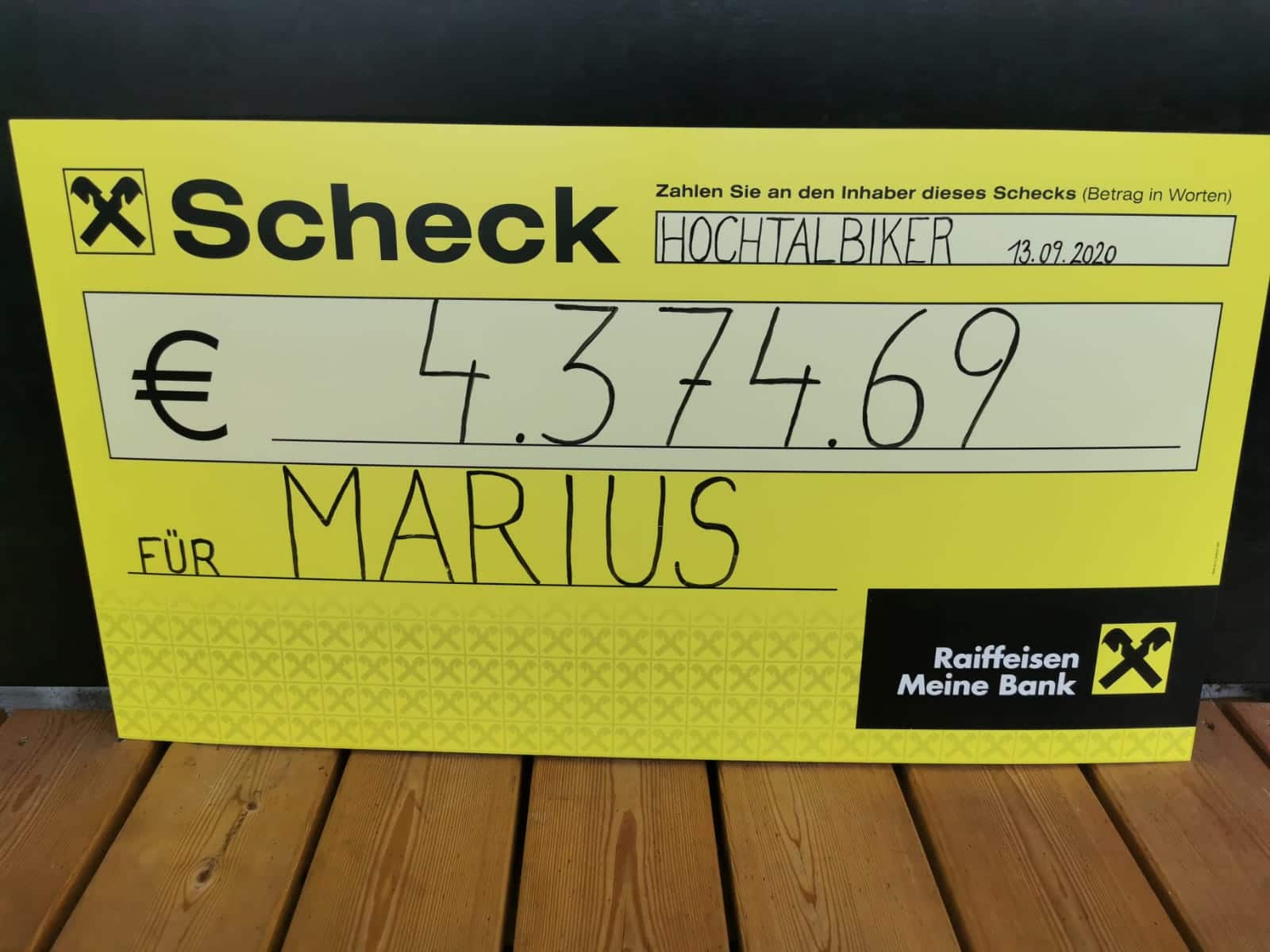 4.374,69 Euro wurden bei dem Hochtal-Biker Flohmarkt gesammelt.