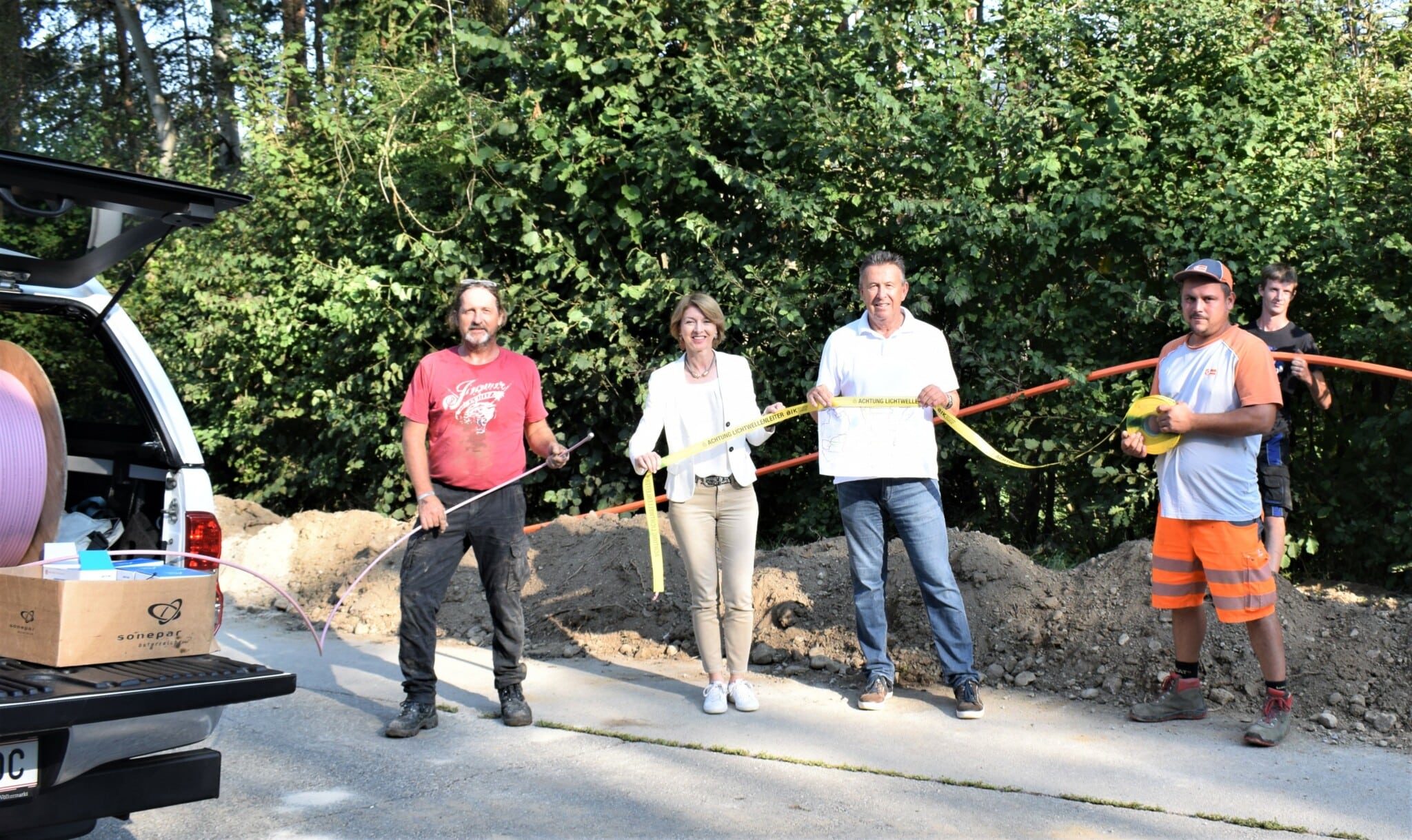 LHStv.in Gaby Schaunig und Bürgermeister Konrad Seunig machten sich ein Bild von den Baufortschritten in St. Georgen am Längsee.
