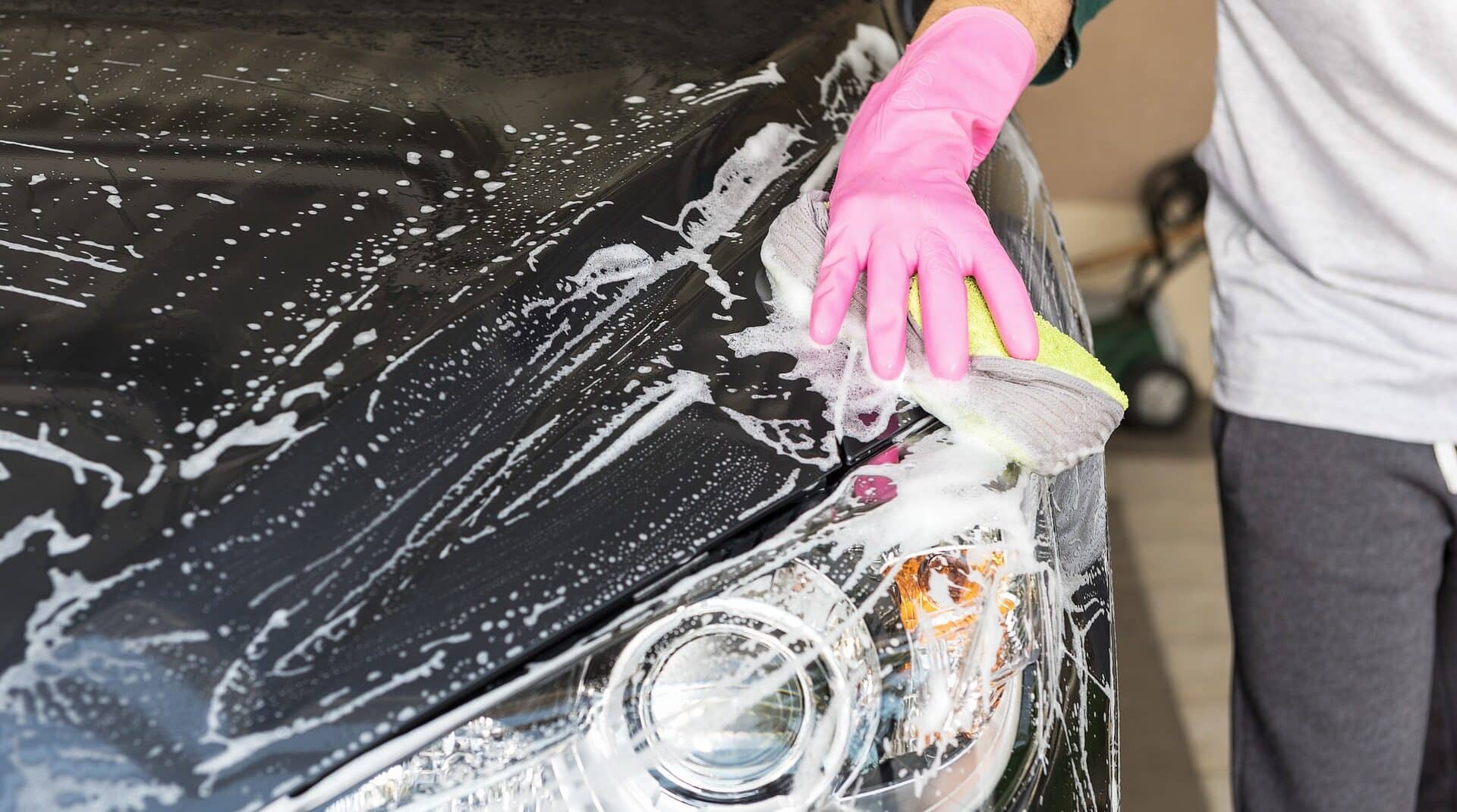 Valentin Mori : „Autobesitzern ist es gar nicht bewusst, was sie der Umwelt antun, wenn sie ihr Auto zu Hause waschen.“