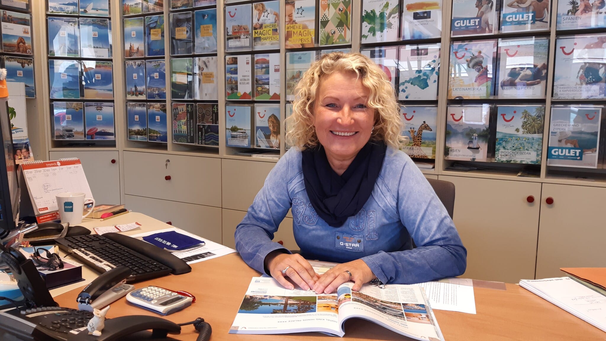 TUI Büroleiterin Bettina Kraushofer kennt die Reiseziele, die auch in Coronazeiten besucht werden können.