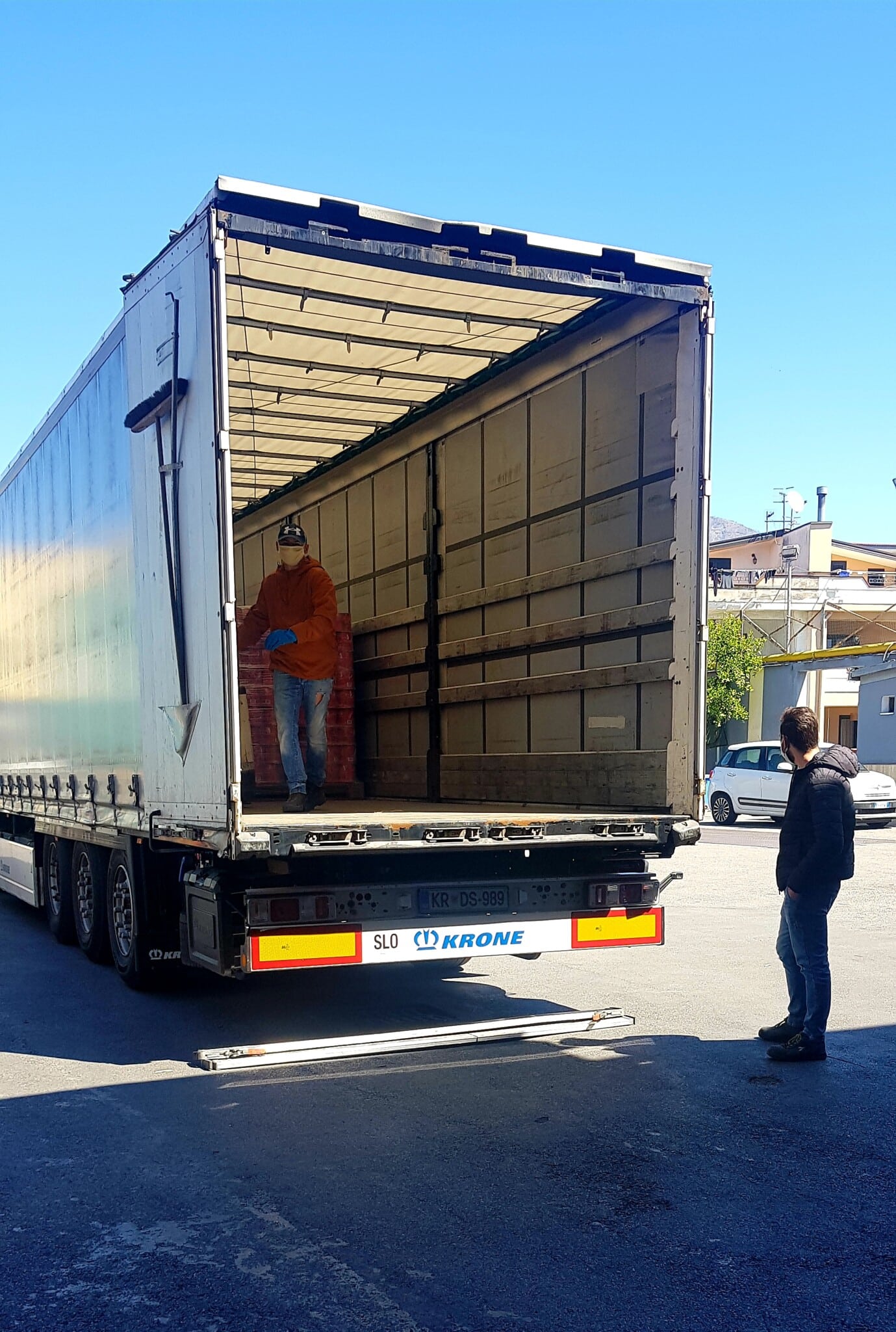 Die LKW-Fahrer von LHI sind in ganz Europa unterwegs und wichtige Lieferanten für den Handel.