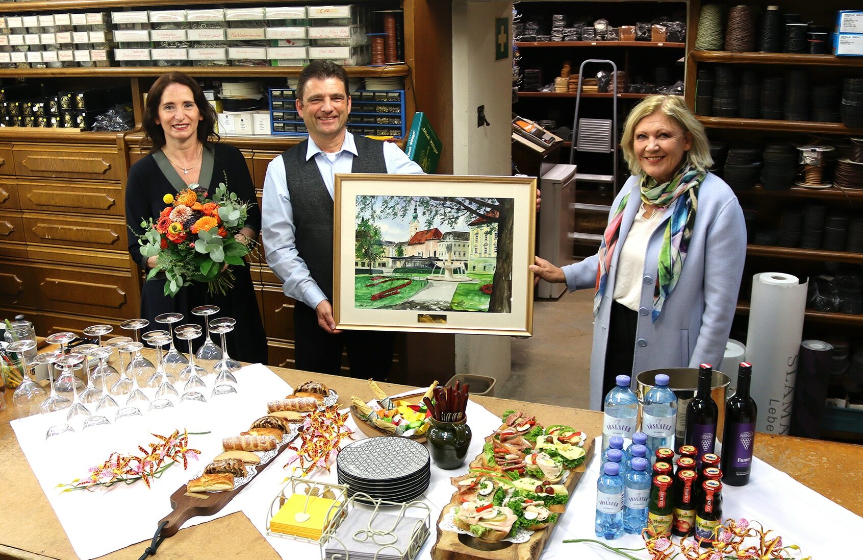 Bürgermeisterin Maria-Luise Mathiaschitz gratuliert Renate und Albert
Pflüger zum 125-jährigen Firmenjubiläum.