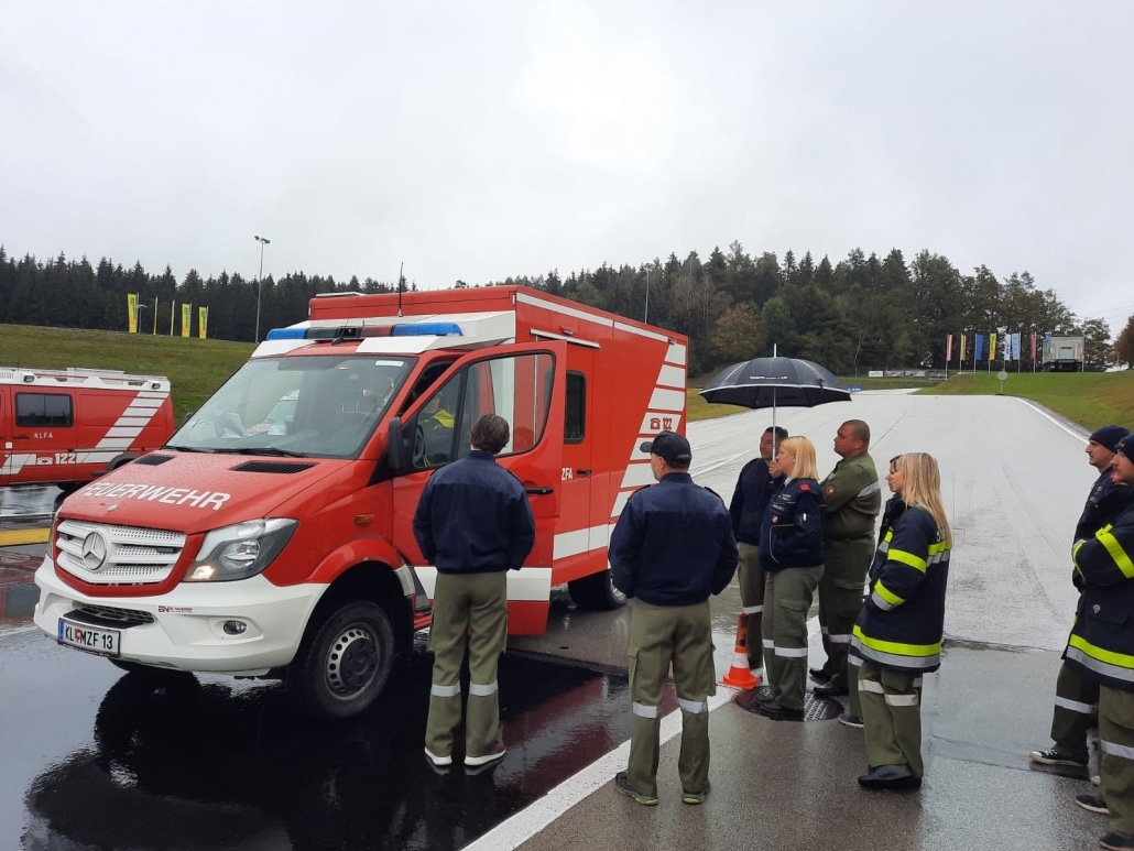 Im ÖAMTC-Fahrsicherheitszentrum fand ein Training für die Kraftfahrer im Feuerwehrabschnitt Grafenstein statt.