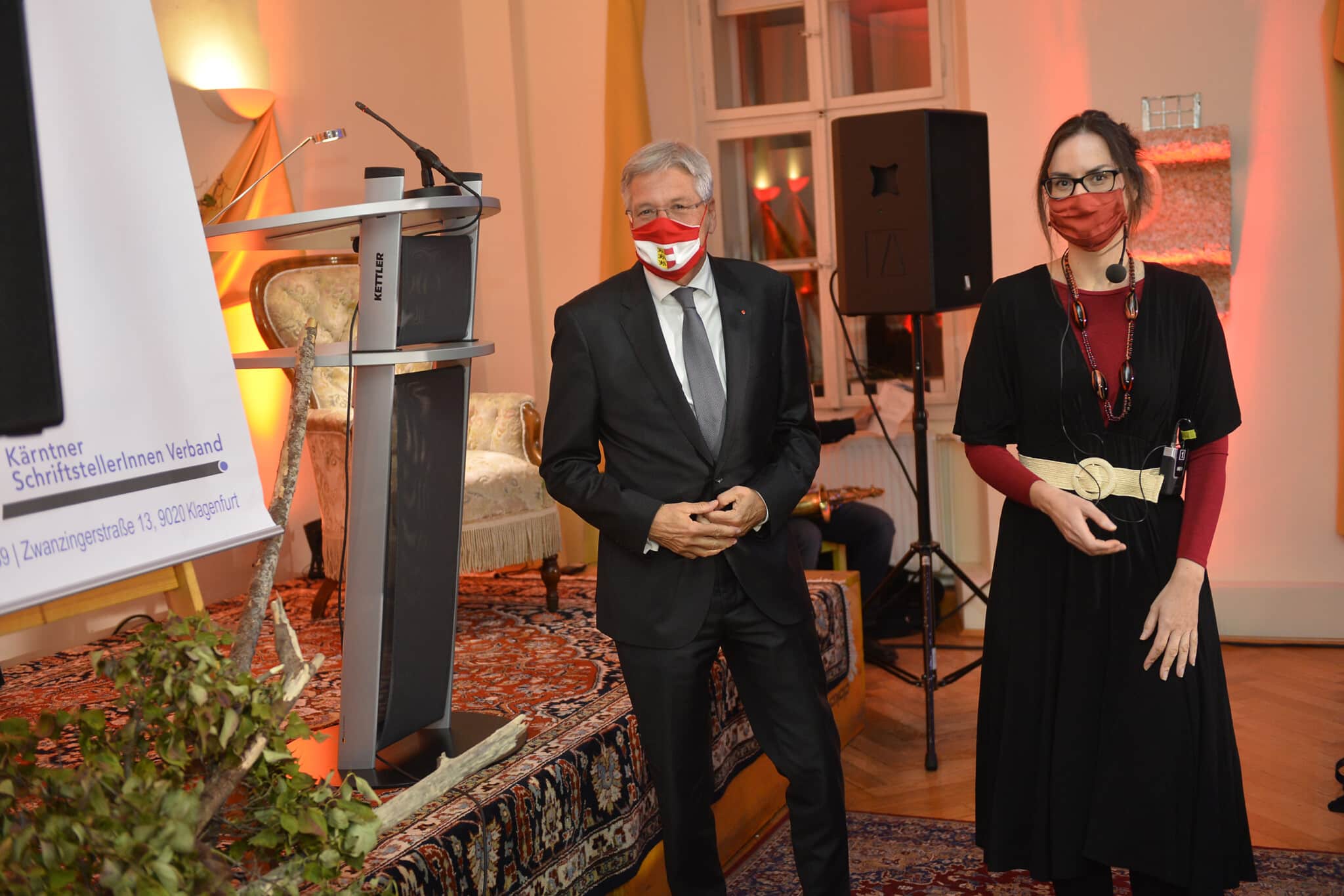 LH Peter Kaiser mit Preisträgerin Verena Schumanski (Literaturpreis des Landes Kärnten für Prosa).