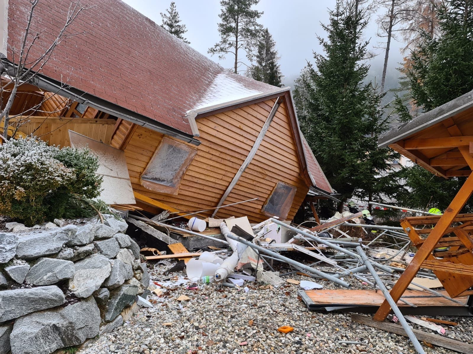 Das aus Holz bestehende Wochenendhaus wurde bei der Explosion vollständig zerstört. 