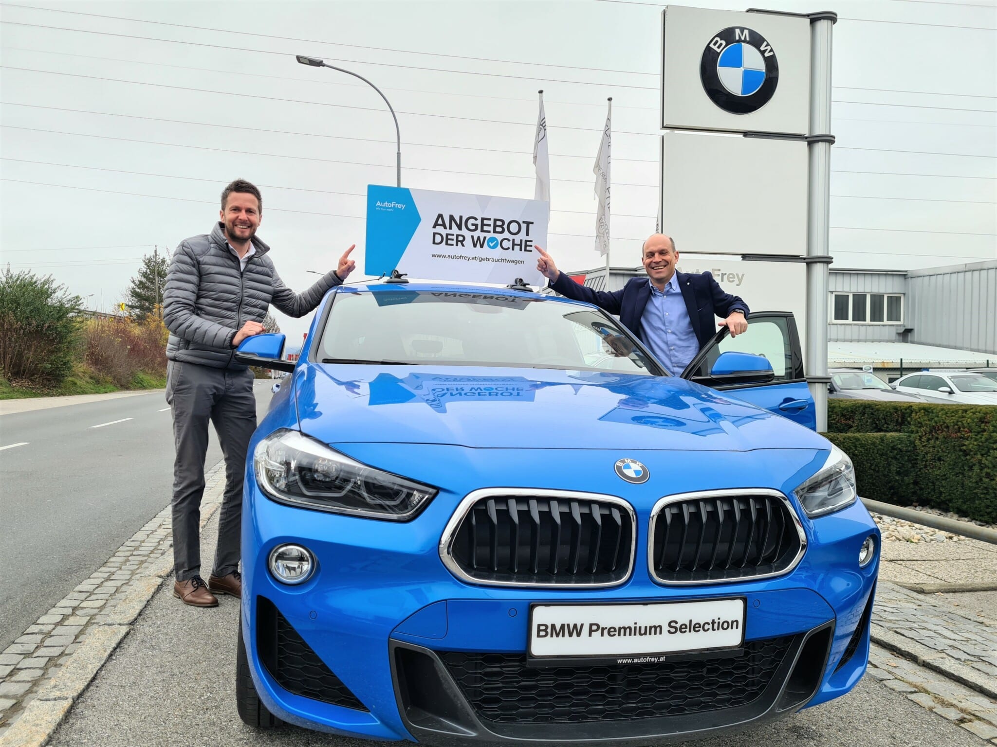 BMW-Verkäufer Martin Podesser und Standortleiter Markus Kipple (v.l.) freuen sich auf deinen Besuch bei AutoFrey in Villach (nach dem Lockdown).