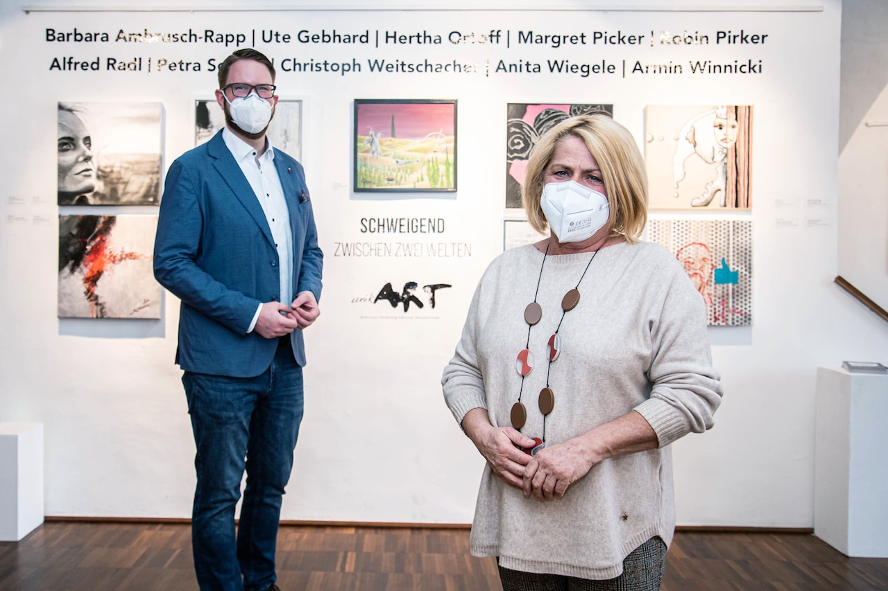 Kulturreferentin Gerda Sandriesser und Vereinsobmann Marc Germeshausen laden zur großen Gemeinschaftsausstellung