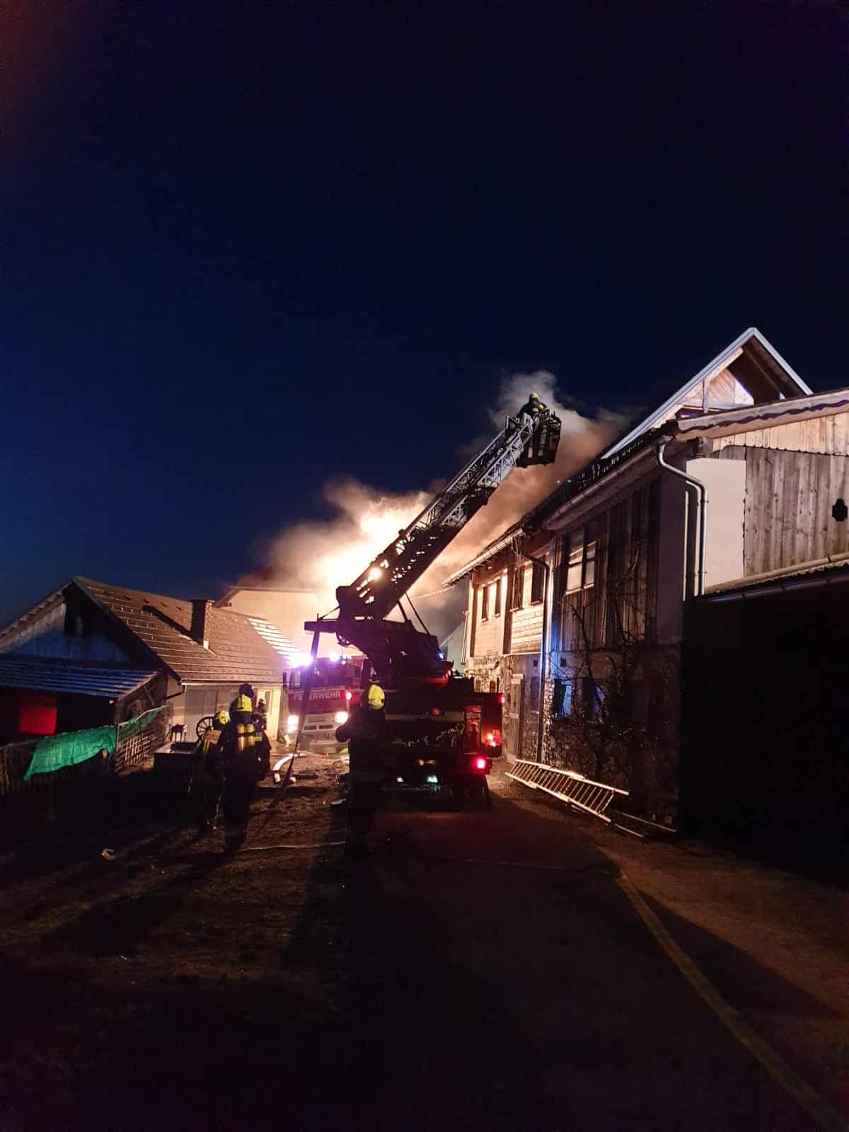 Insgesamt acht Feuerwehren standen bei den Löscharbeiten in Lavamünd im Einsatz.