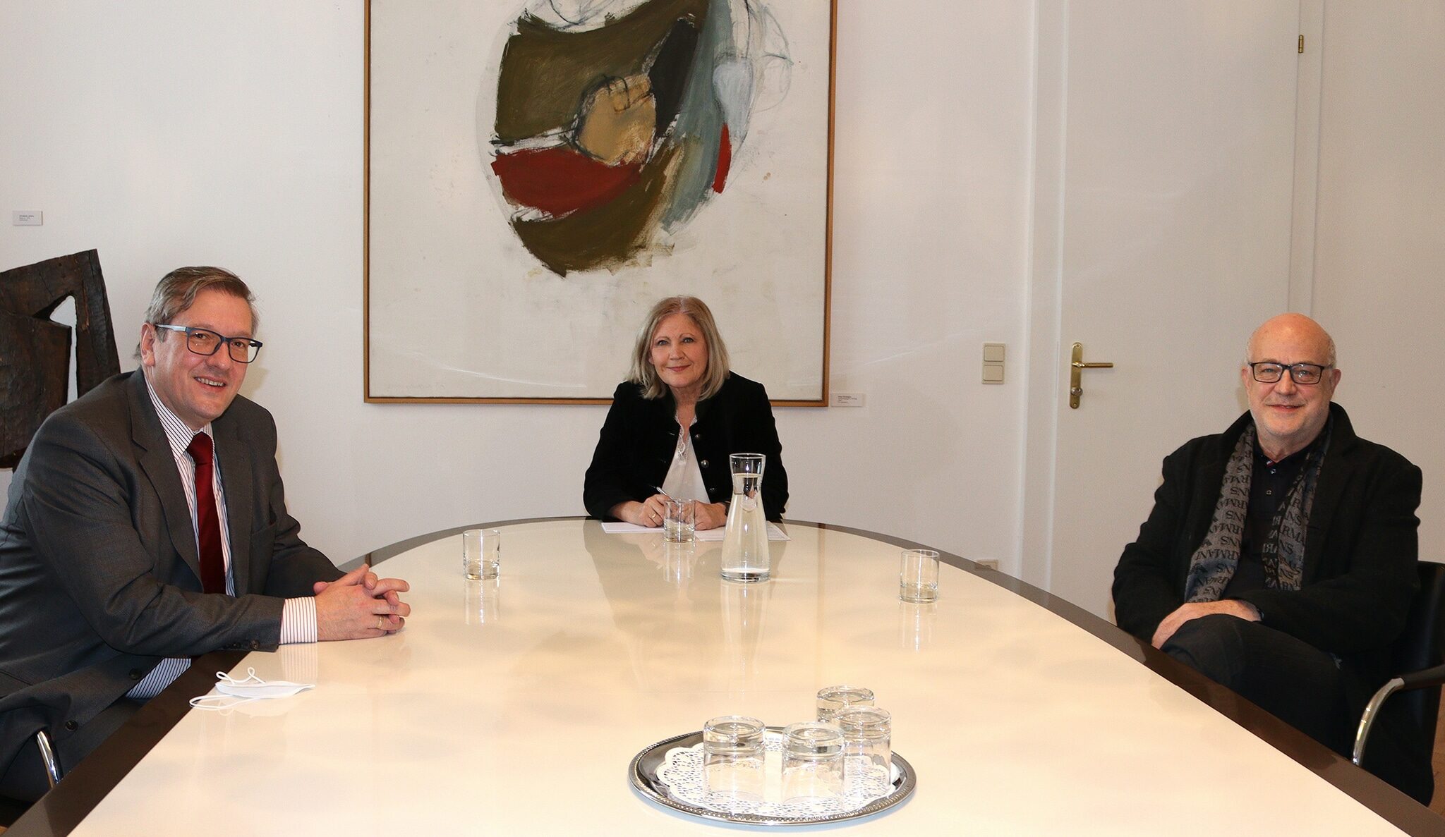 Bgm. Maria-Luise Mathiaschitz mit dem bisherigen Geschäftsführer Hans Schönegger (rechts) und dessen Nachfolger Bernhard Lamprecht (links).