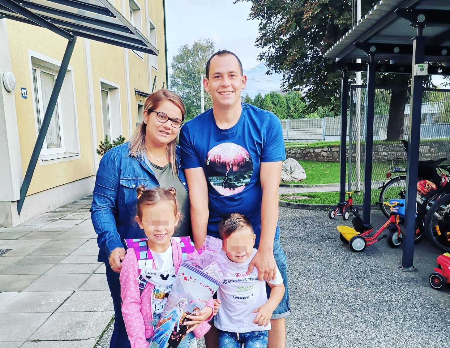 Jovanka und Alexander Palle mit ihren beiden Kindern Lara und David. Derzeit steht die Villacher Familie vor großen Problemen.