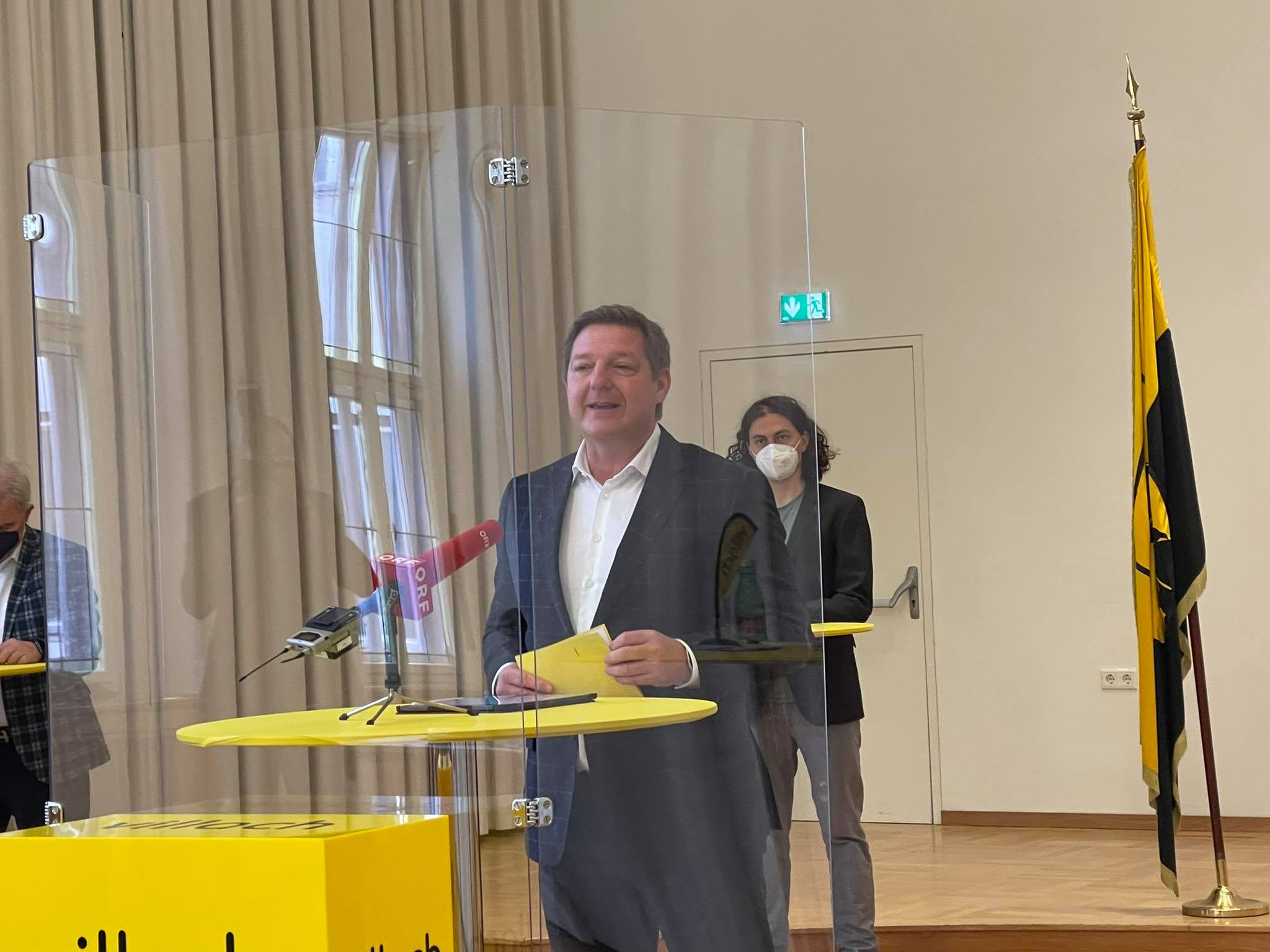 Bürgermeister Günther Albel präsentiert den neuen Villacher Stadtsenat