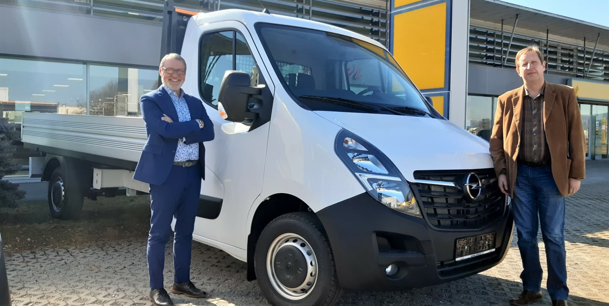 Ob Pritschenwagen oder Van: “Wir finden das passende Fahrzeug für Ihr Unternehmen”, versichern Kadir Metin und Joachim Leitner (l.).