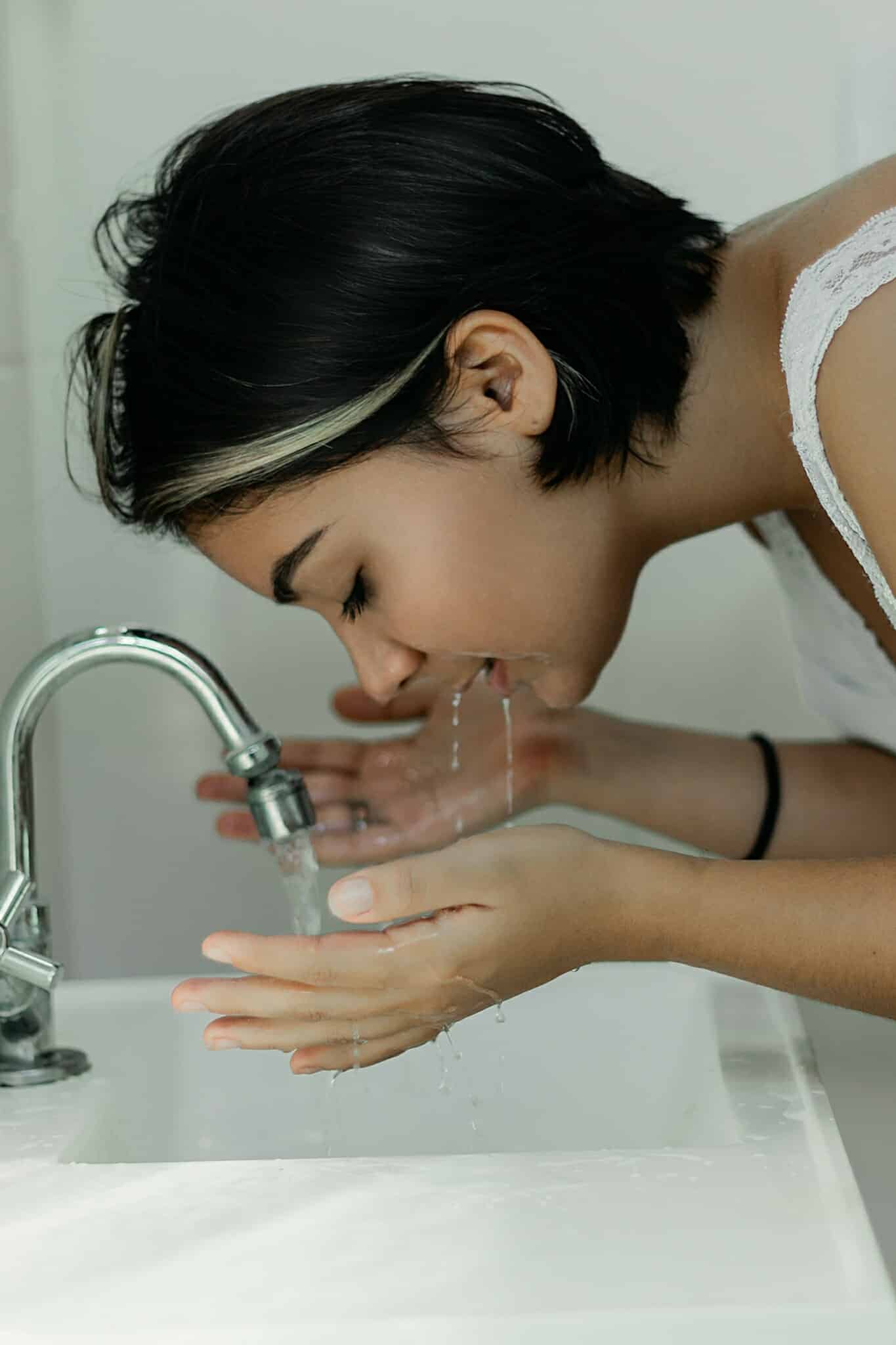 Durchschnittlich konsumiert jeder Mensch täglich 130 Liter Trinkwasser aus der Wasserleitung.