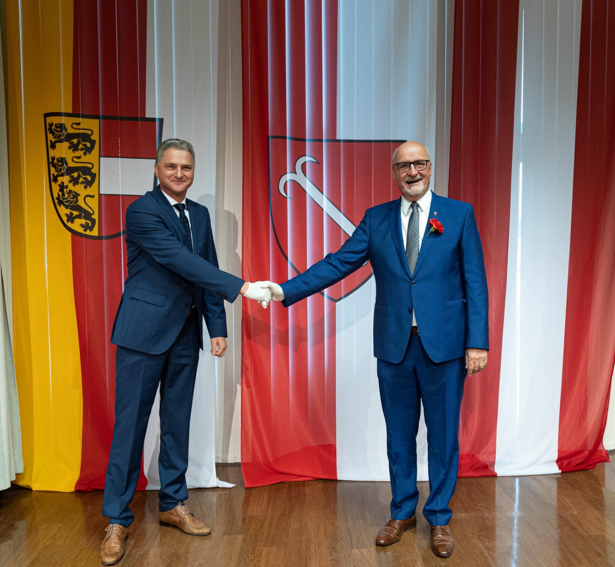 Bürgermeister Klaus Glanznig (SPÖ) mit Bezirkshauptmann Bernd Riepan