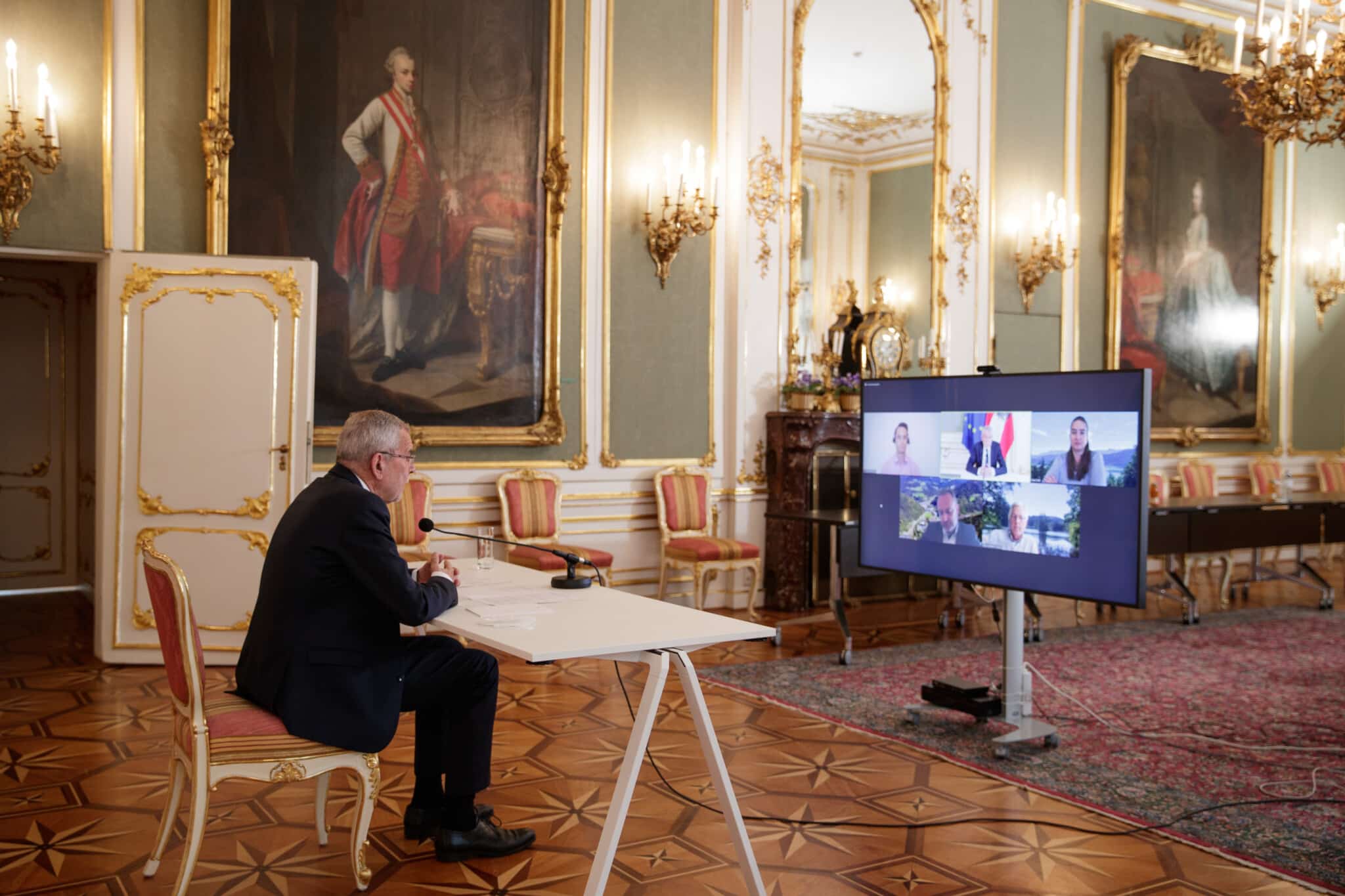 Aus der Wiener Hofburg nahm der Bundespräsident an der Videokonferenz teil.