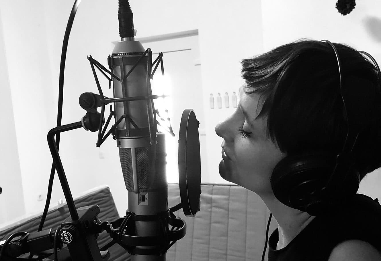 Die Sängerin Natalie Krainer hat ihre CD „Wos mochst schon aus?“ mit einem Crowdfunding-Projekt finanziert