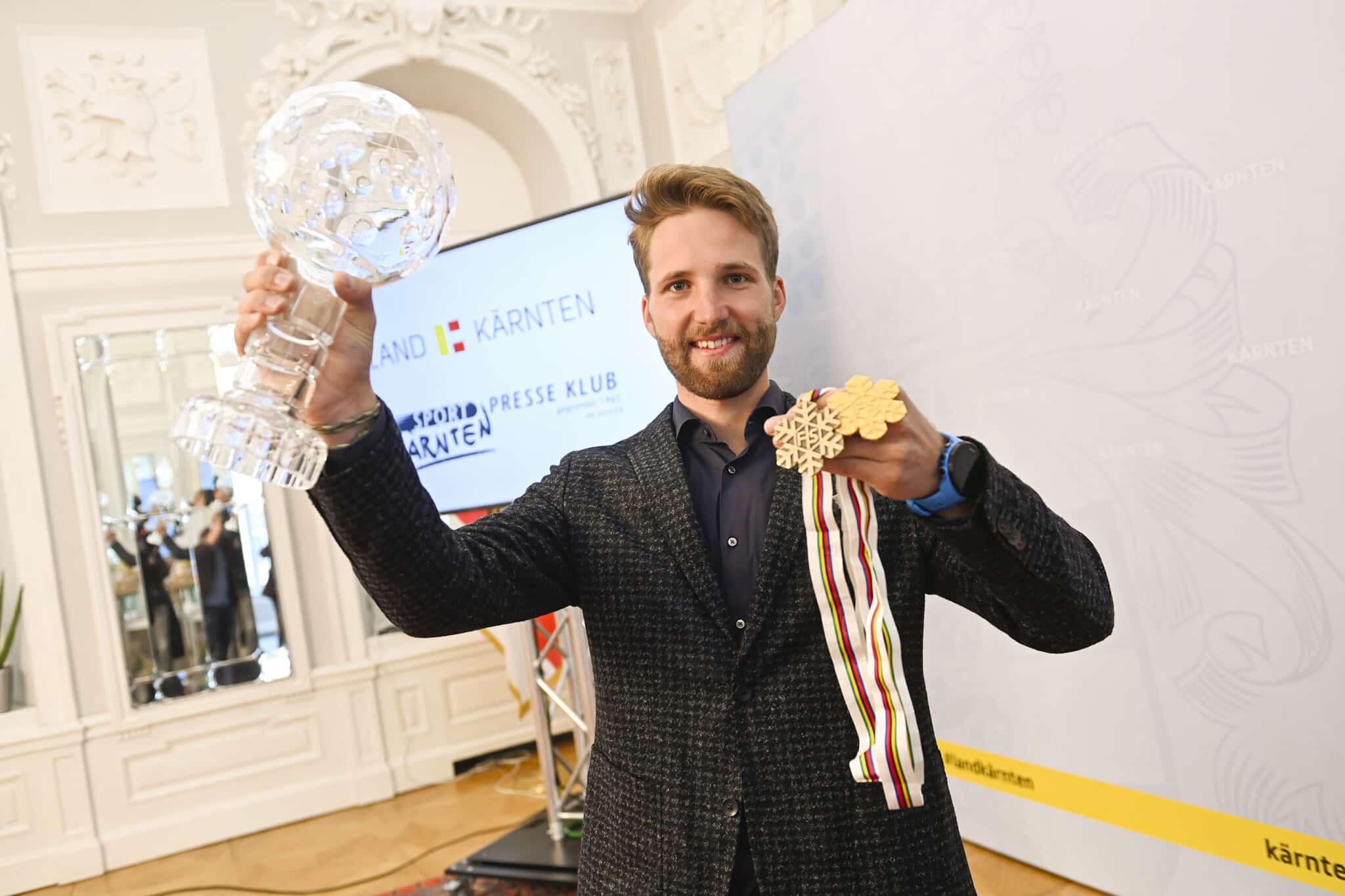Wintersportler Marco Schwarz freut sich über die Auszeichnung.
