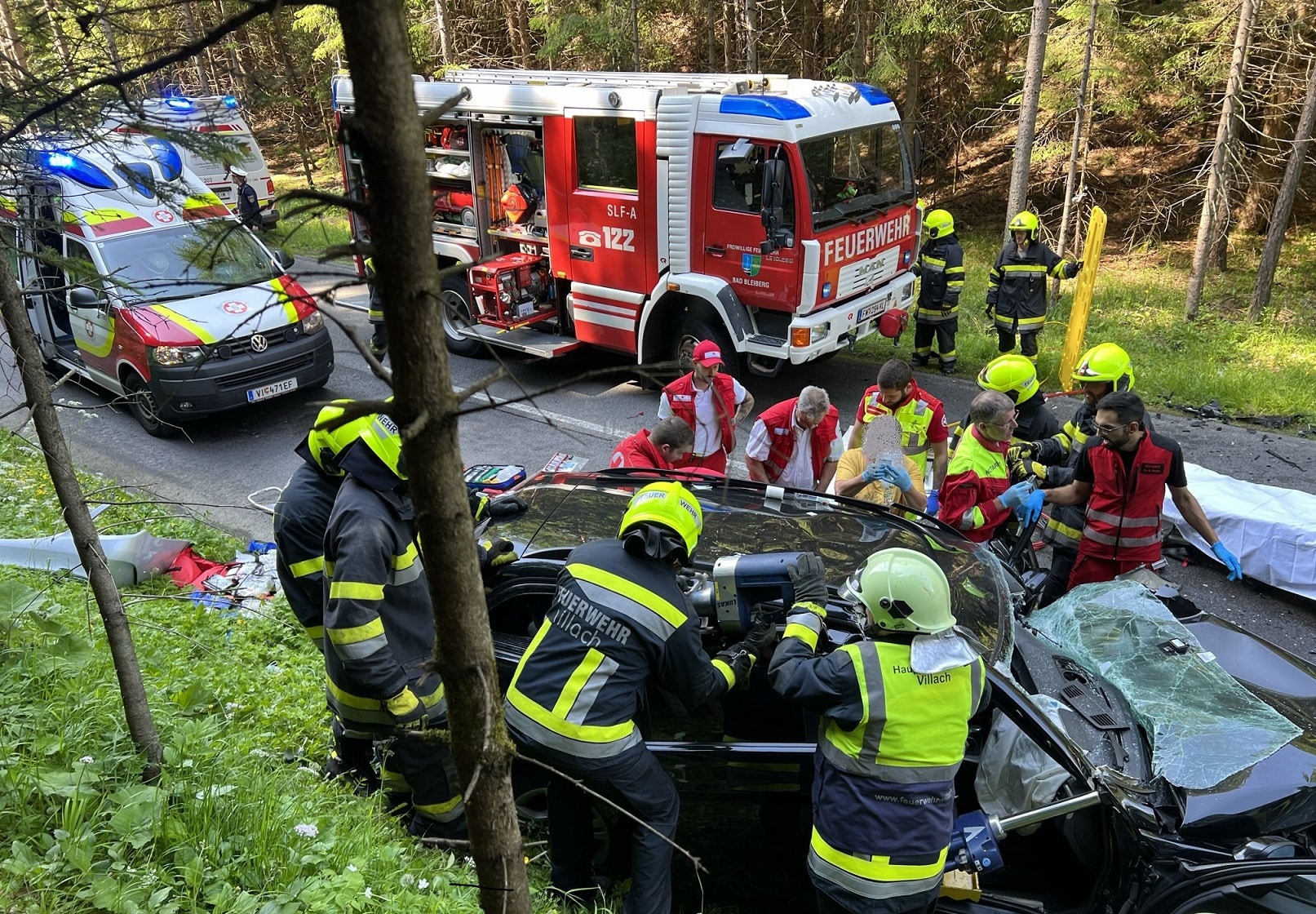 Überholmanöver misslang: Schwerer Verkehrsunfall forderte sieben Verletzte  in 5 Minuten - Nachrichten & Aktuelles