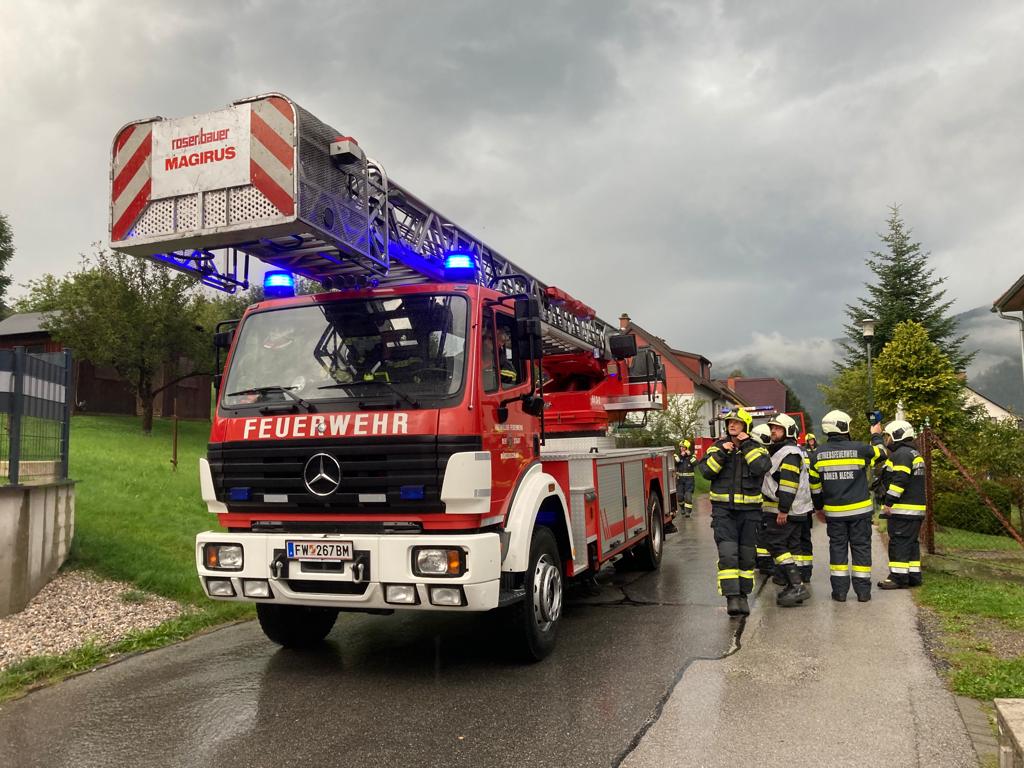 Überschwemmungen, Blitzeinschlag & Co.: Unwetter Forderte Die ...